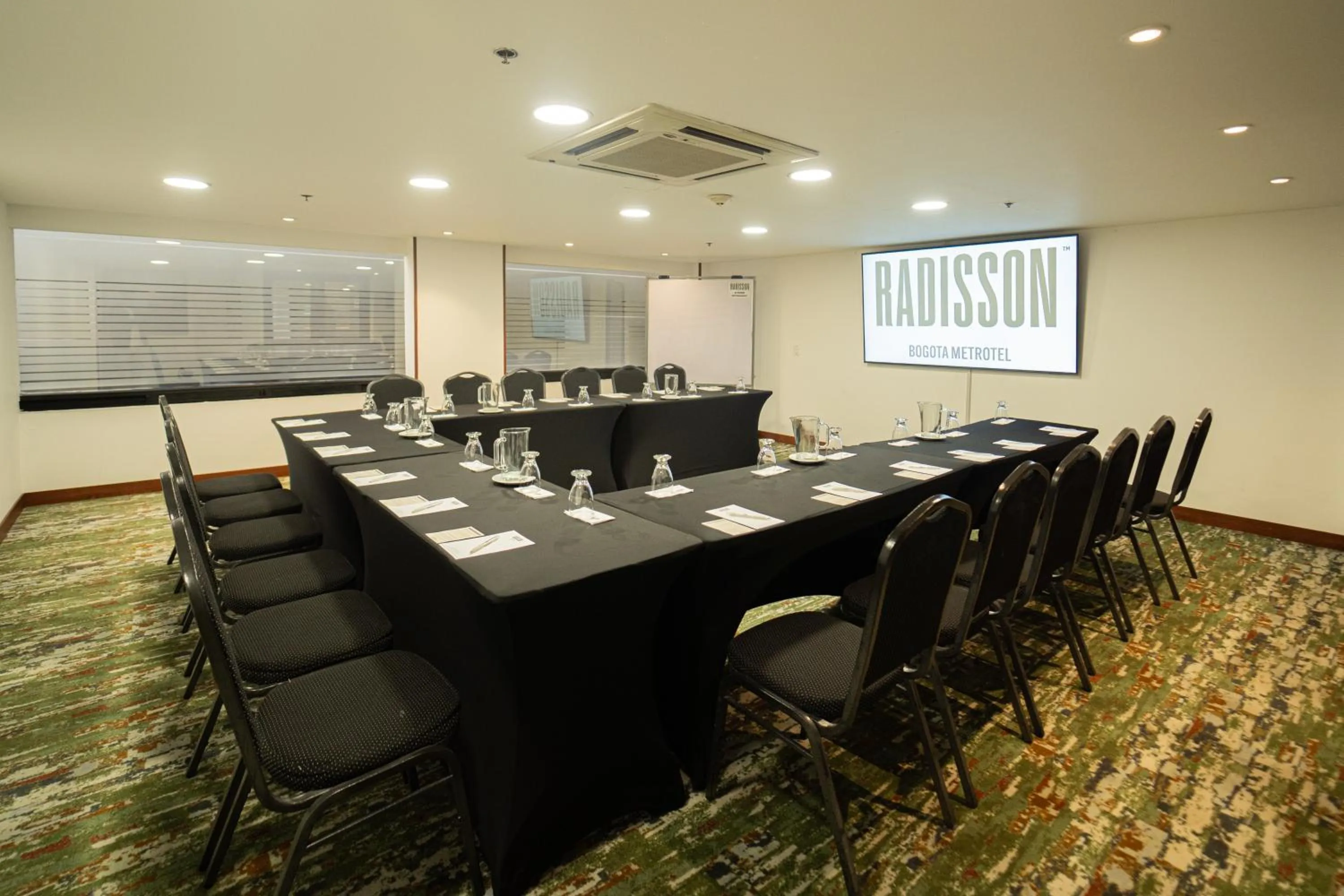 Business facilities in Radisson Bogota Metrotel