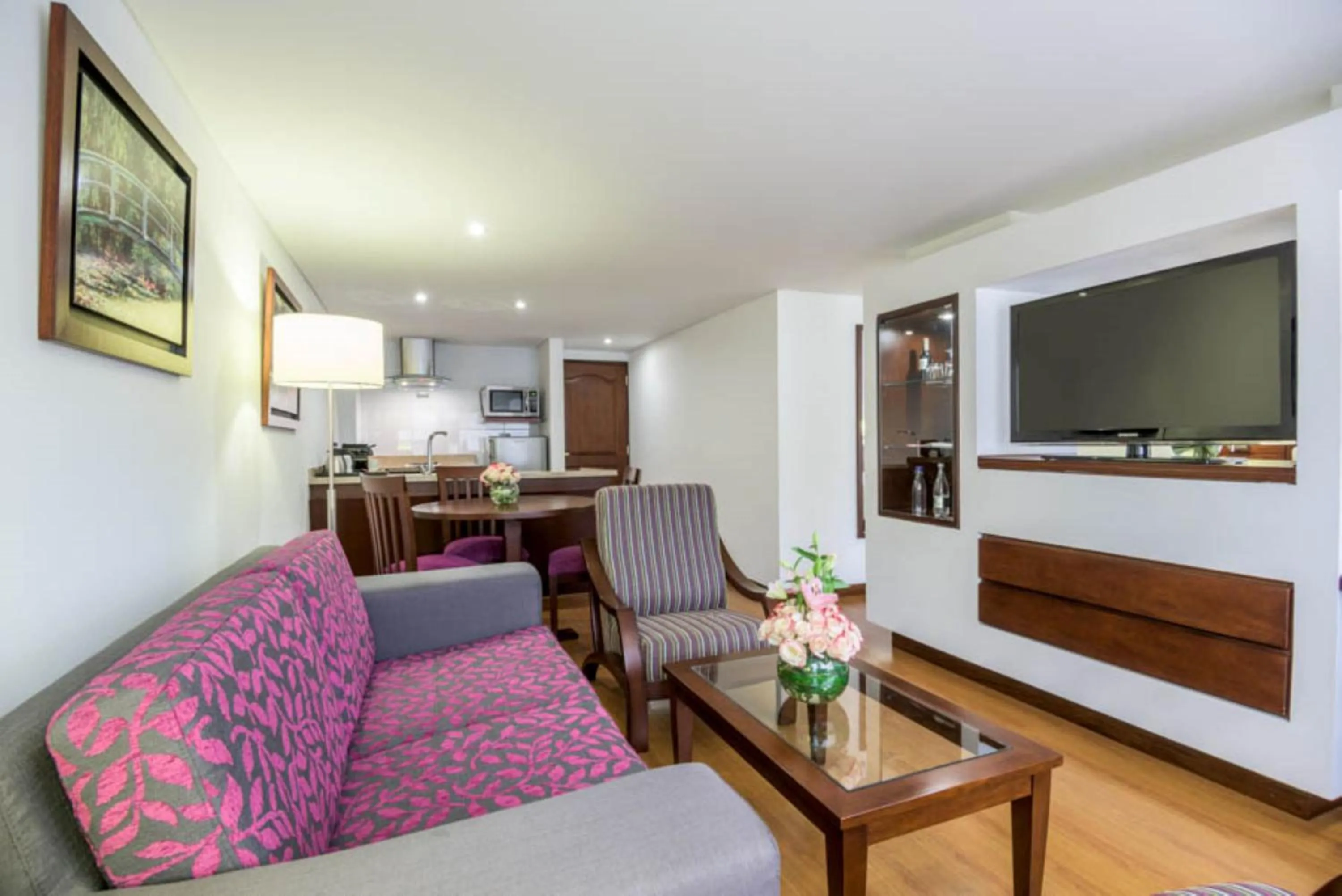 TV and multimedia in Radisson Bogota Metrotel