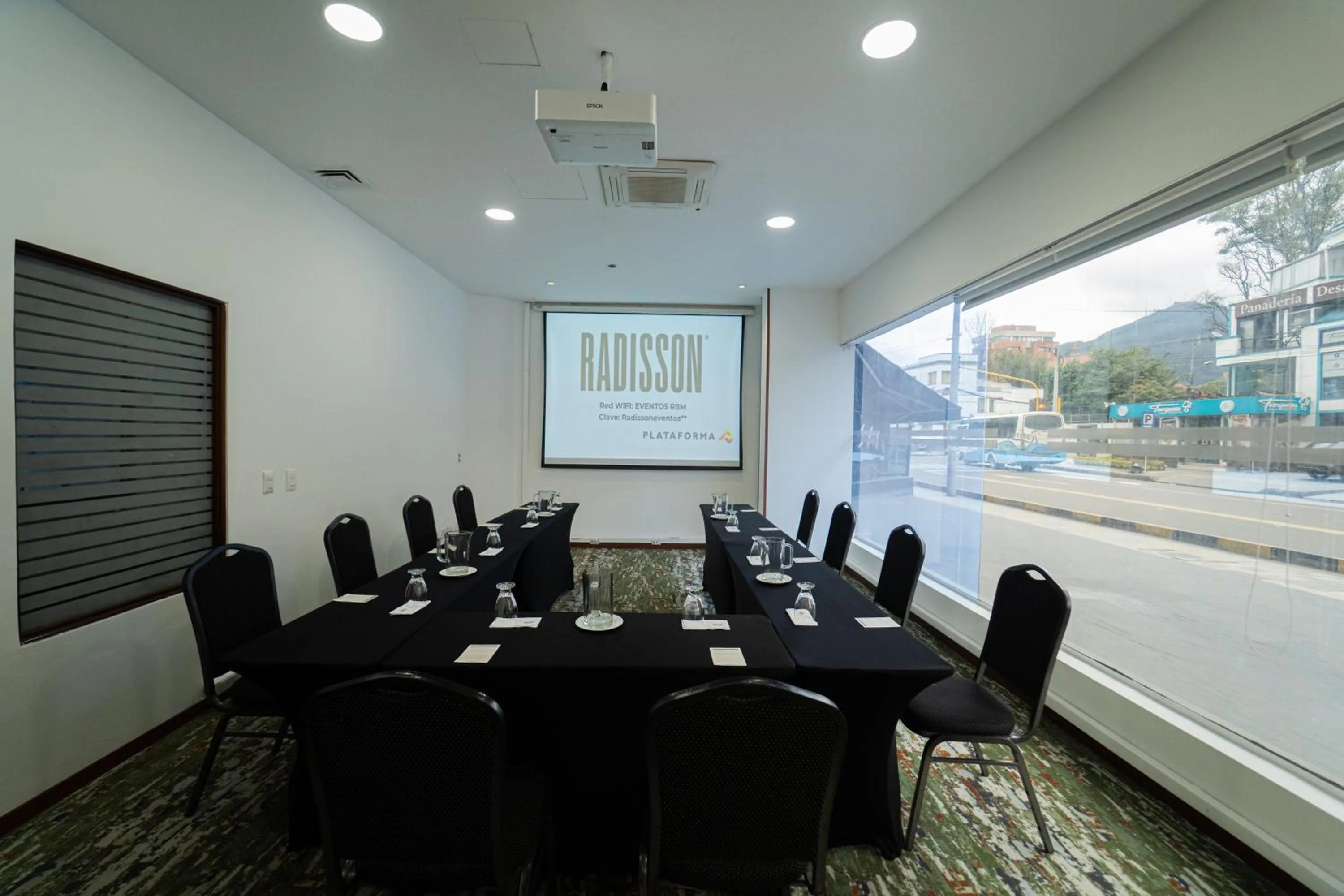 Meeting/conference room in Radisson Bogota Metrotel