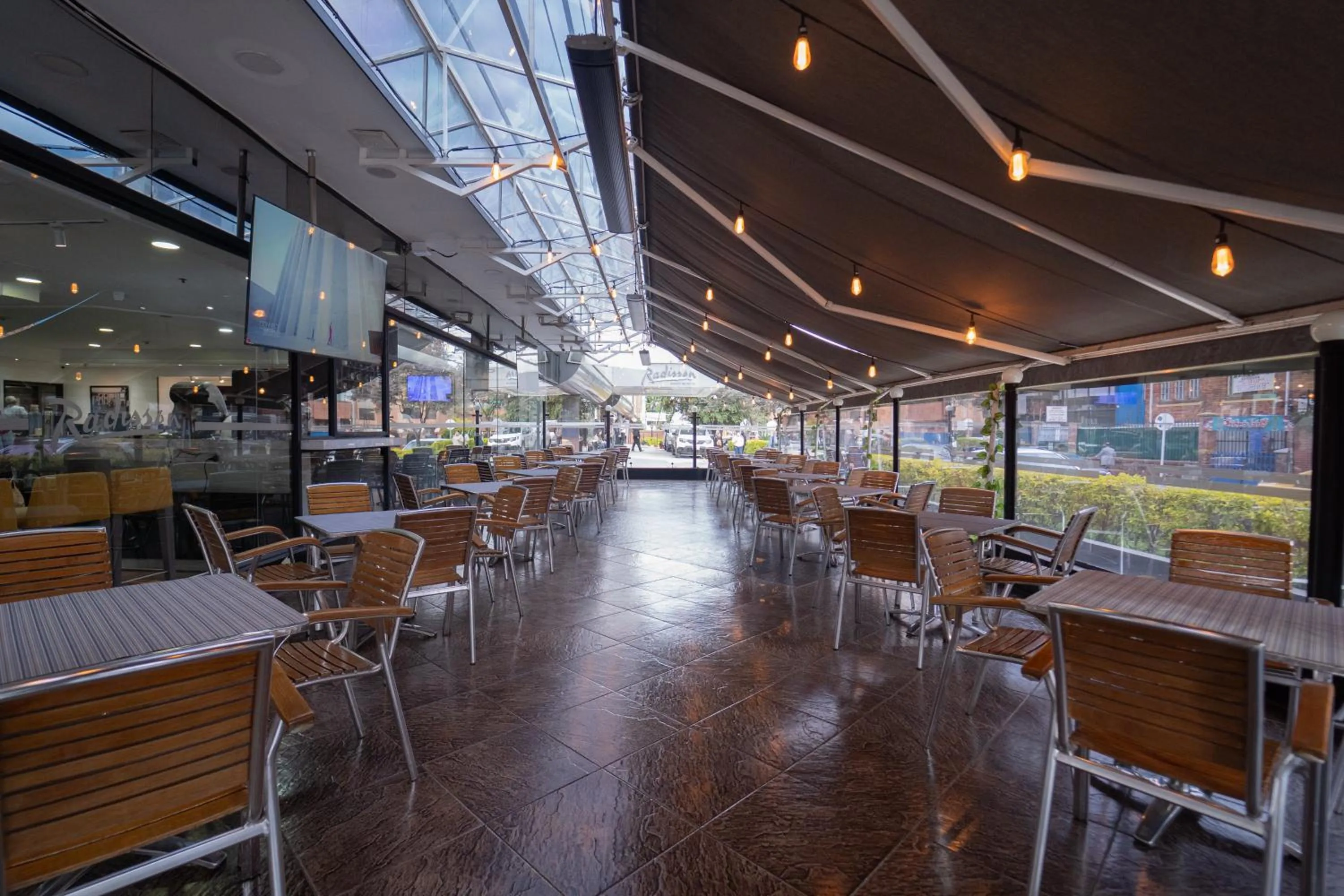 Restaurant/places to eat in Radisson Bogota Metrotel