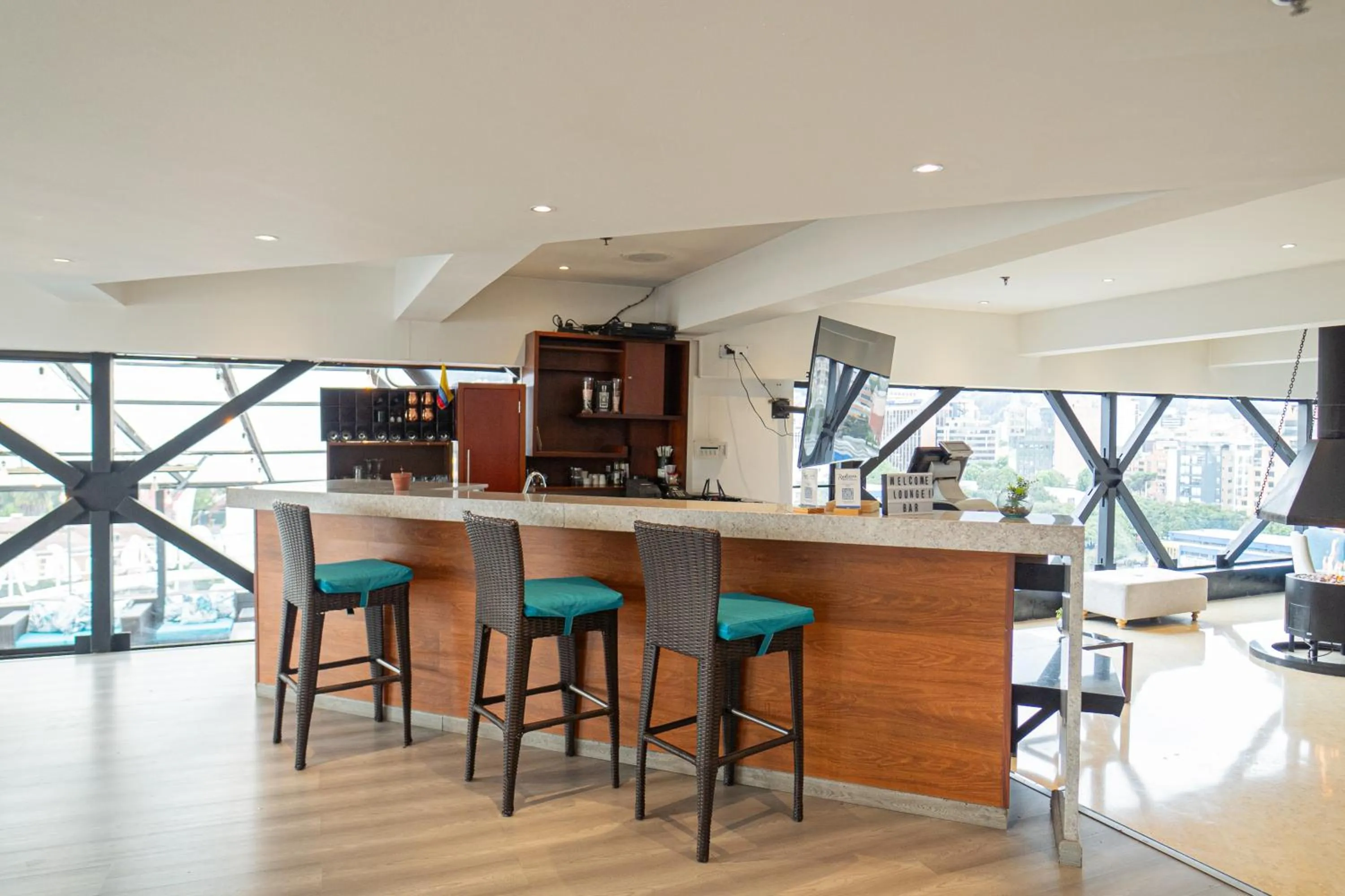 Lounge or bar in Radisson Bogota Metrotel