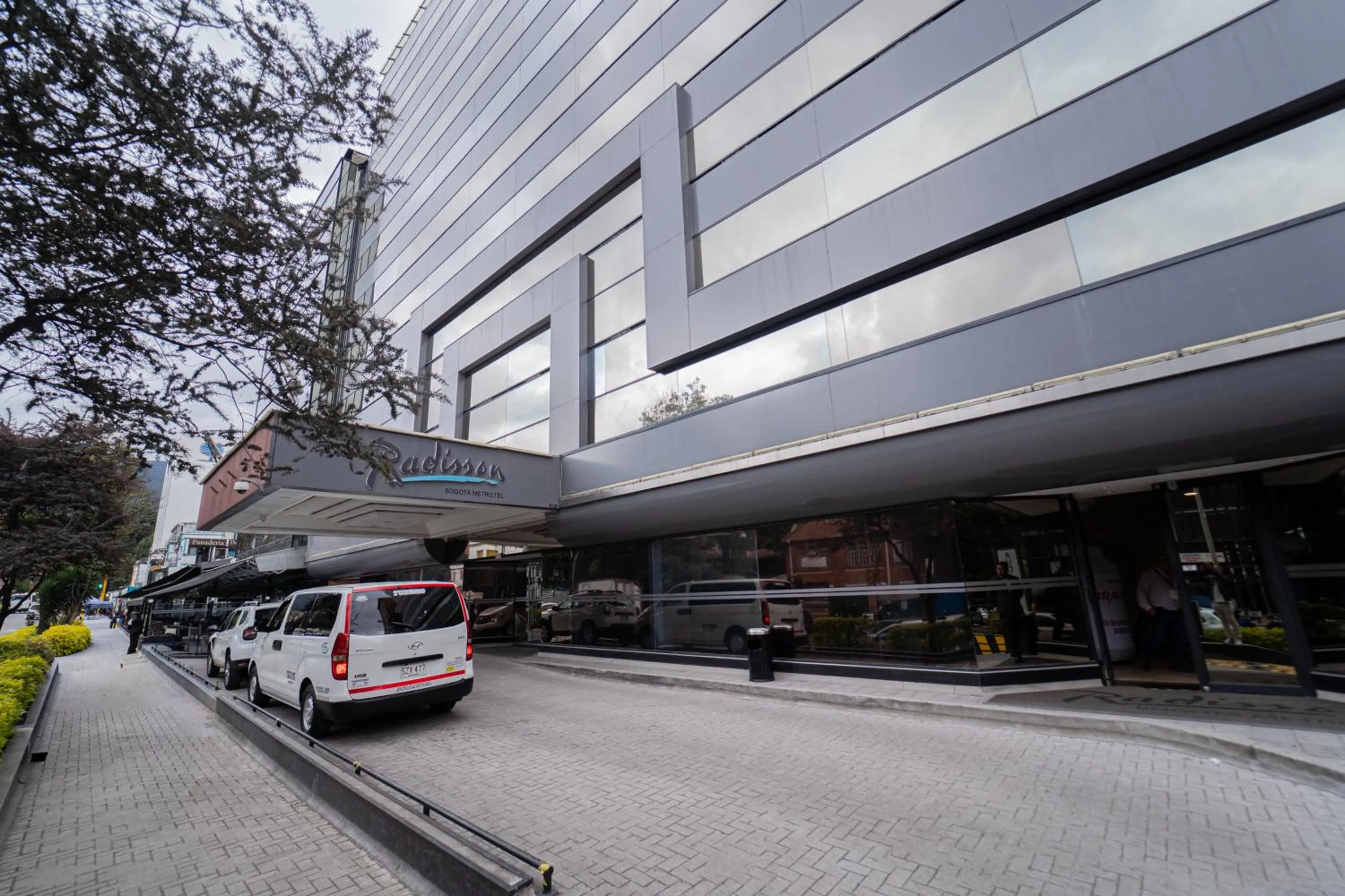 Facade/entrance in Radisson Bogota Metrotel