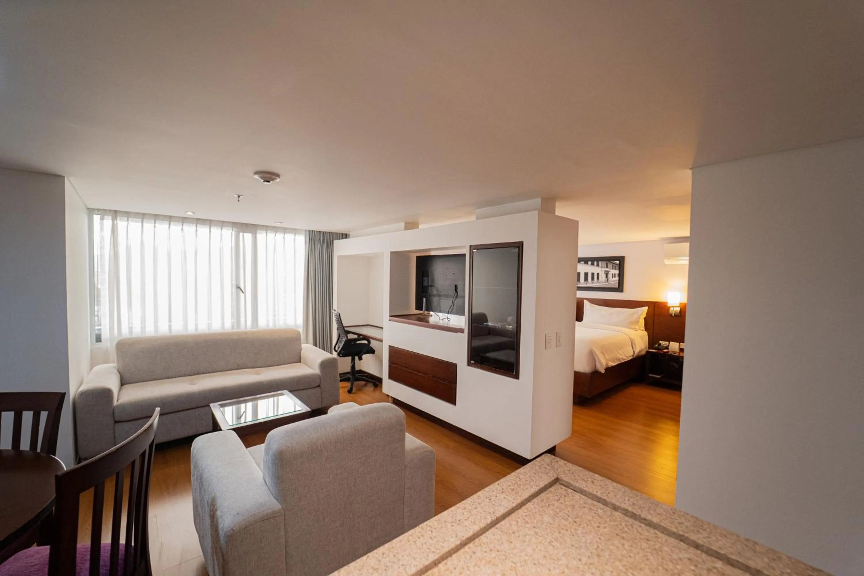 Guests, Bed in Radisson Bogota Metrotel