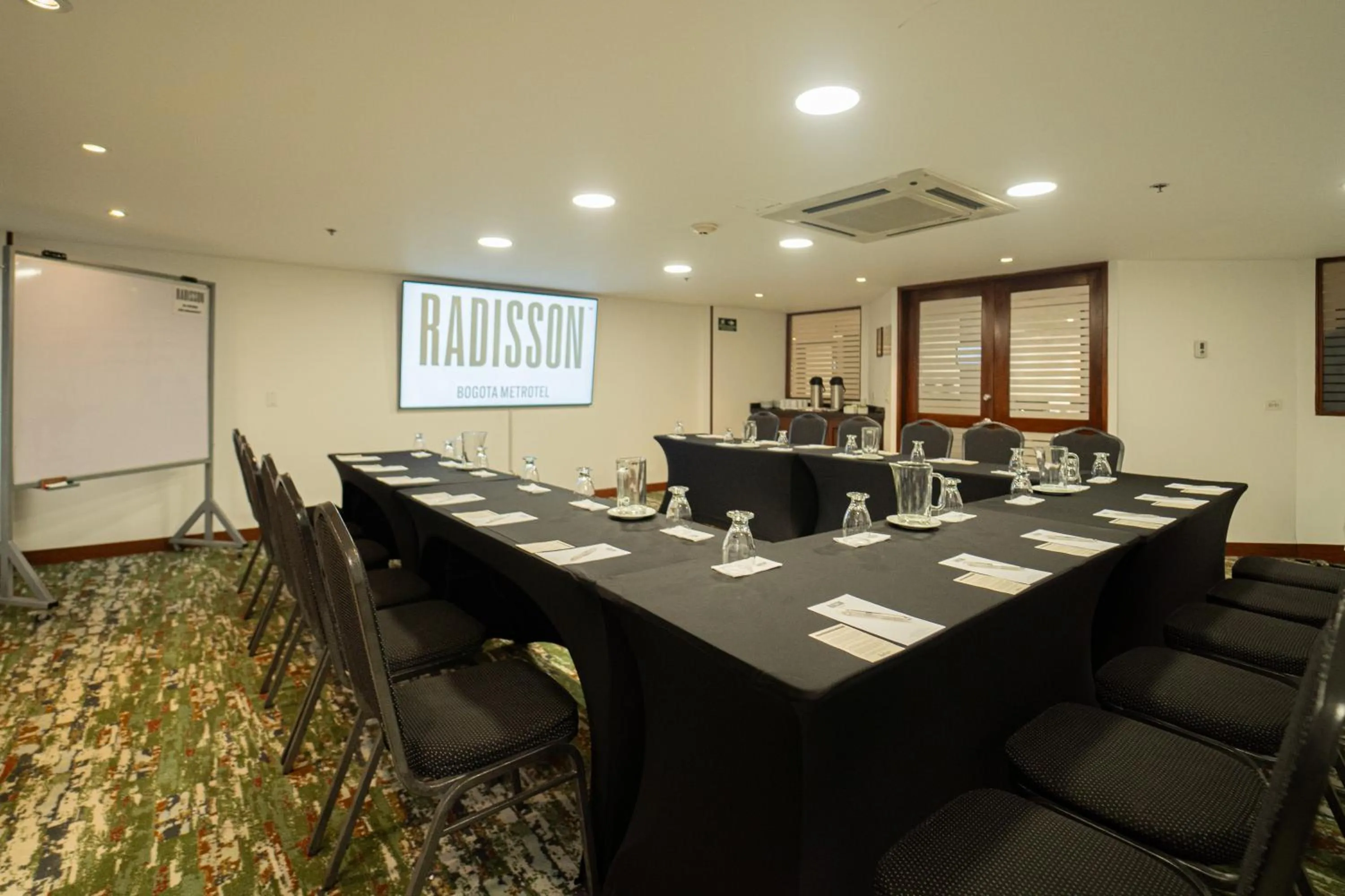 Meeting/conference room in Radisson Bogota Metrotel