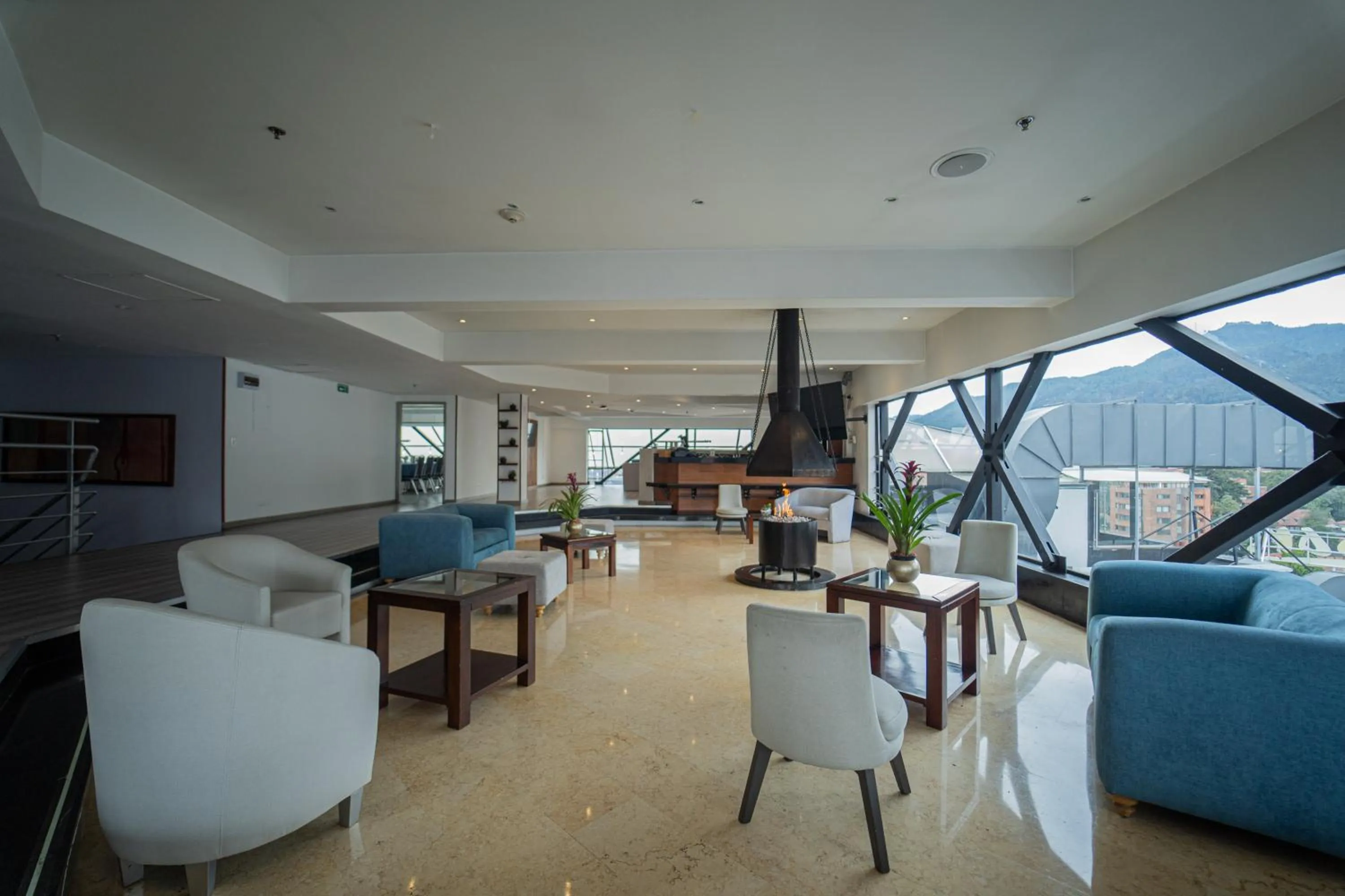 Lounge or bar in Radisson Bogota Metrotel