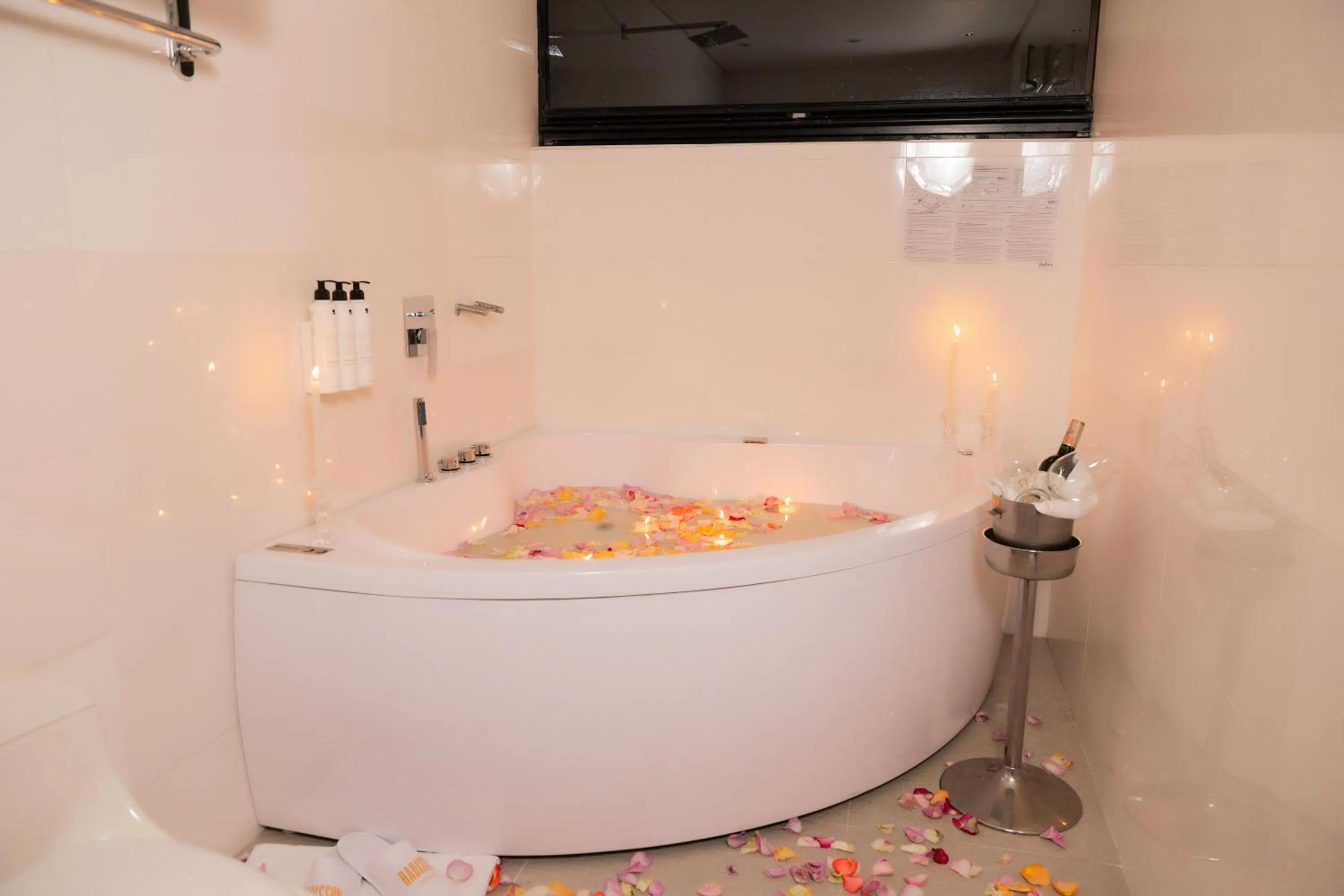 Hot Tub in Radisson Bogota Metrotel