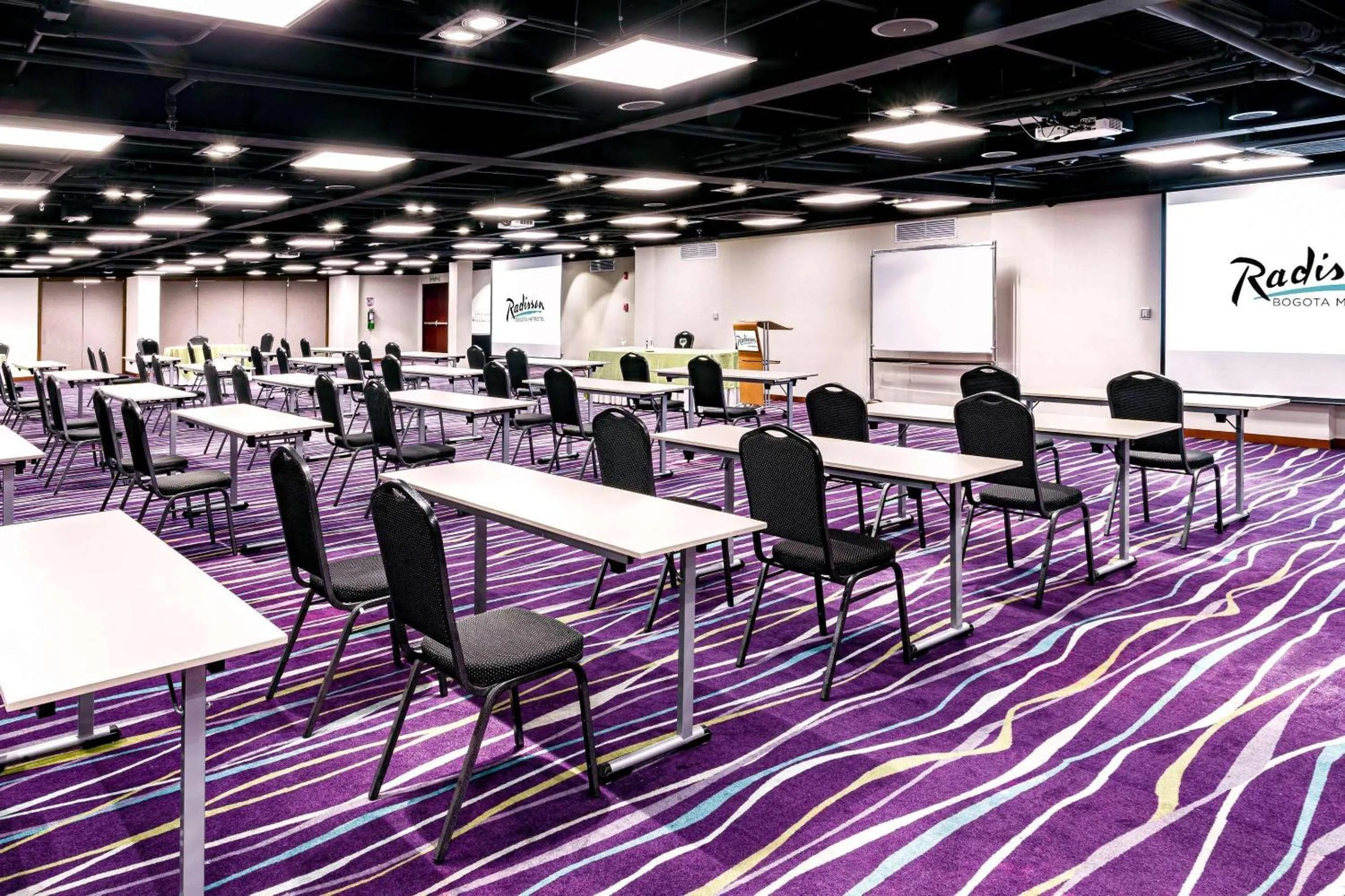Meeting/conference room in Radisson Bogota Metrotel