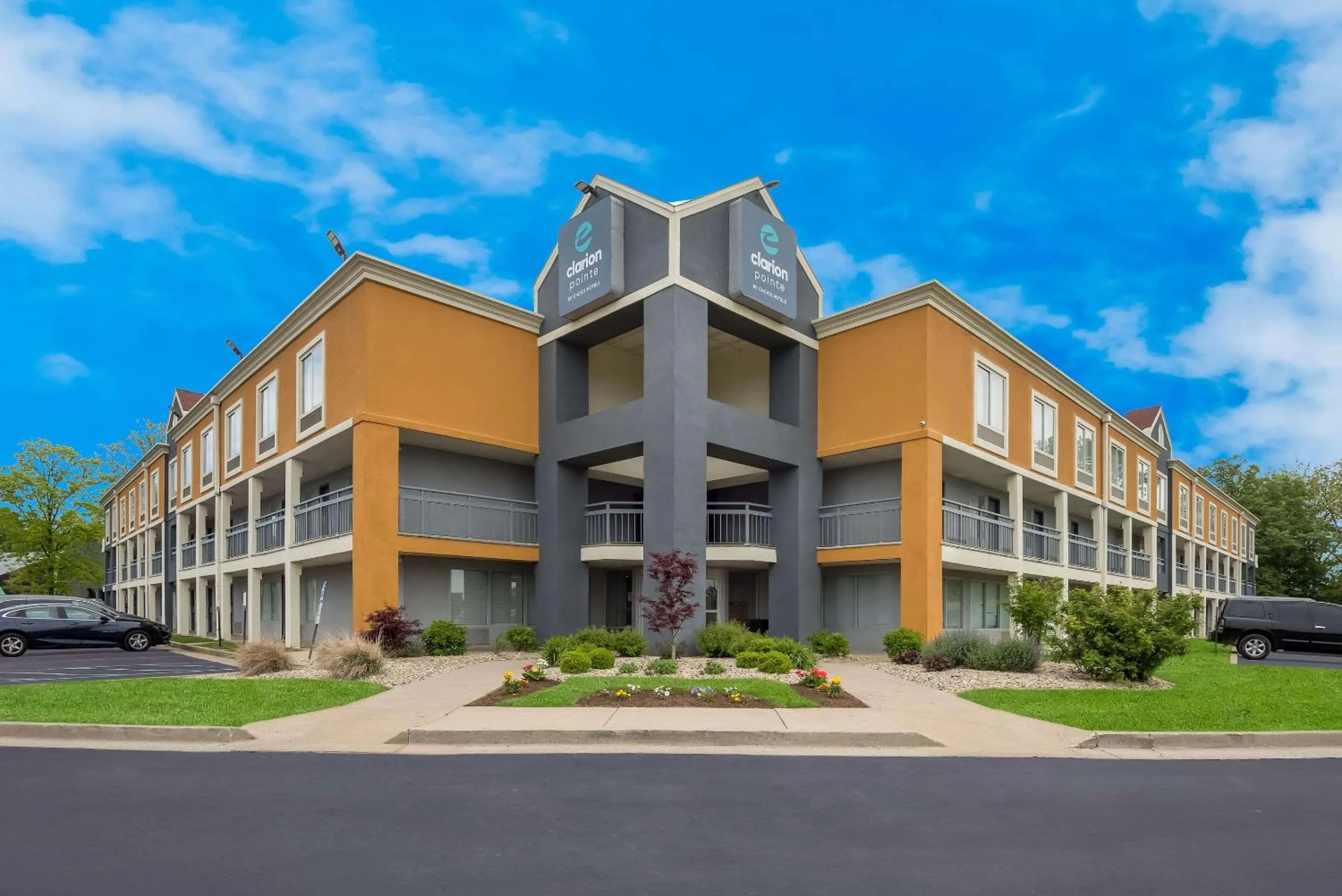Property building in Clarion Pointe Indianapolis Northeast