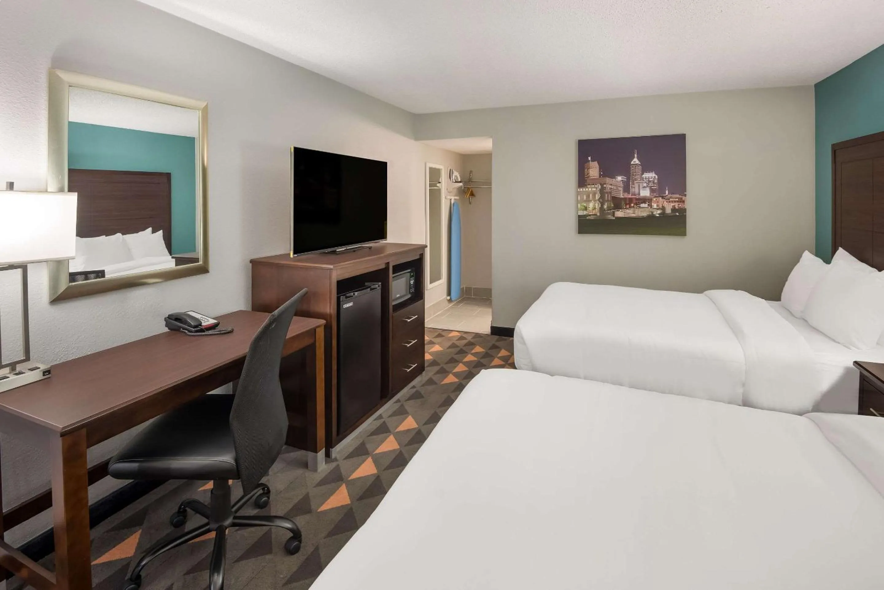 Bedroom, Bed in Clarion Pointe Indianapolis Northeast