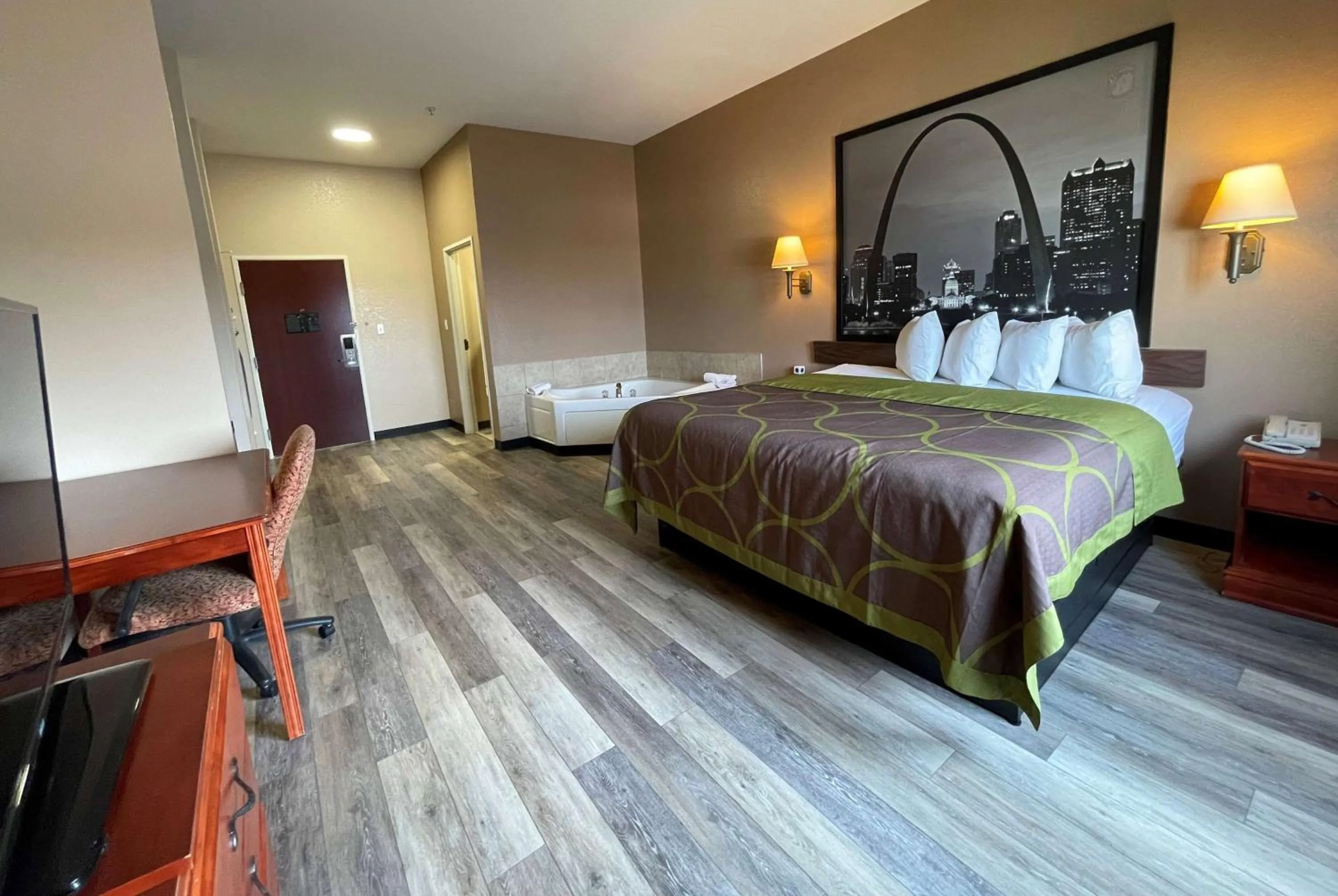 Photo of the whole room, Bed in Super 8 by Wyndham Rolla