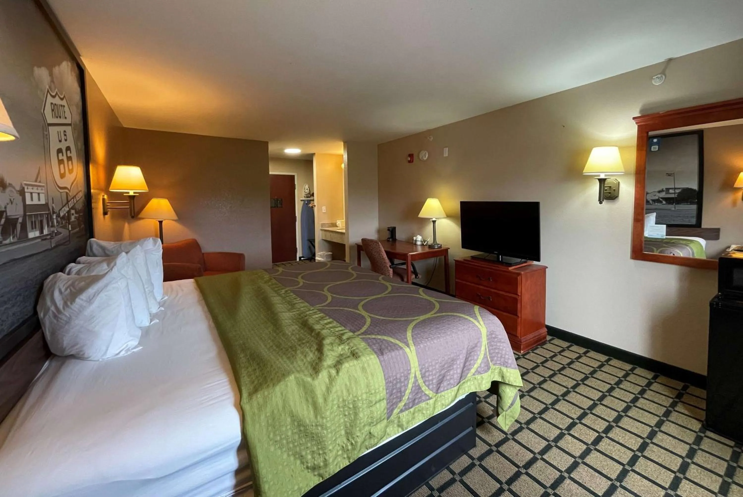 Photo of the whole room, Bed in Super 8 by Wyndham Rolla