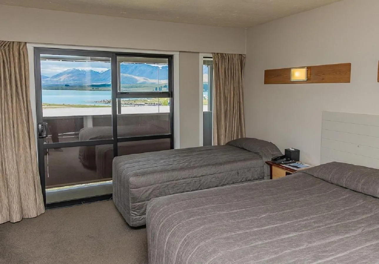 Lake view, Bed in The Godley Hotel