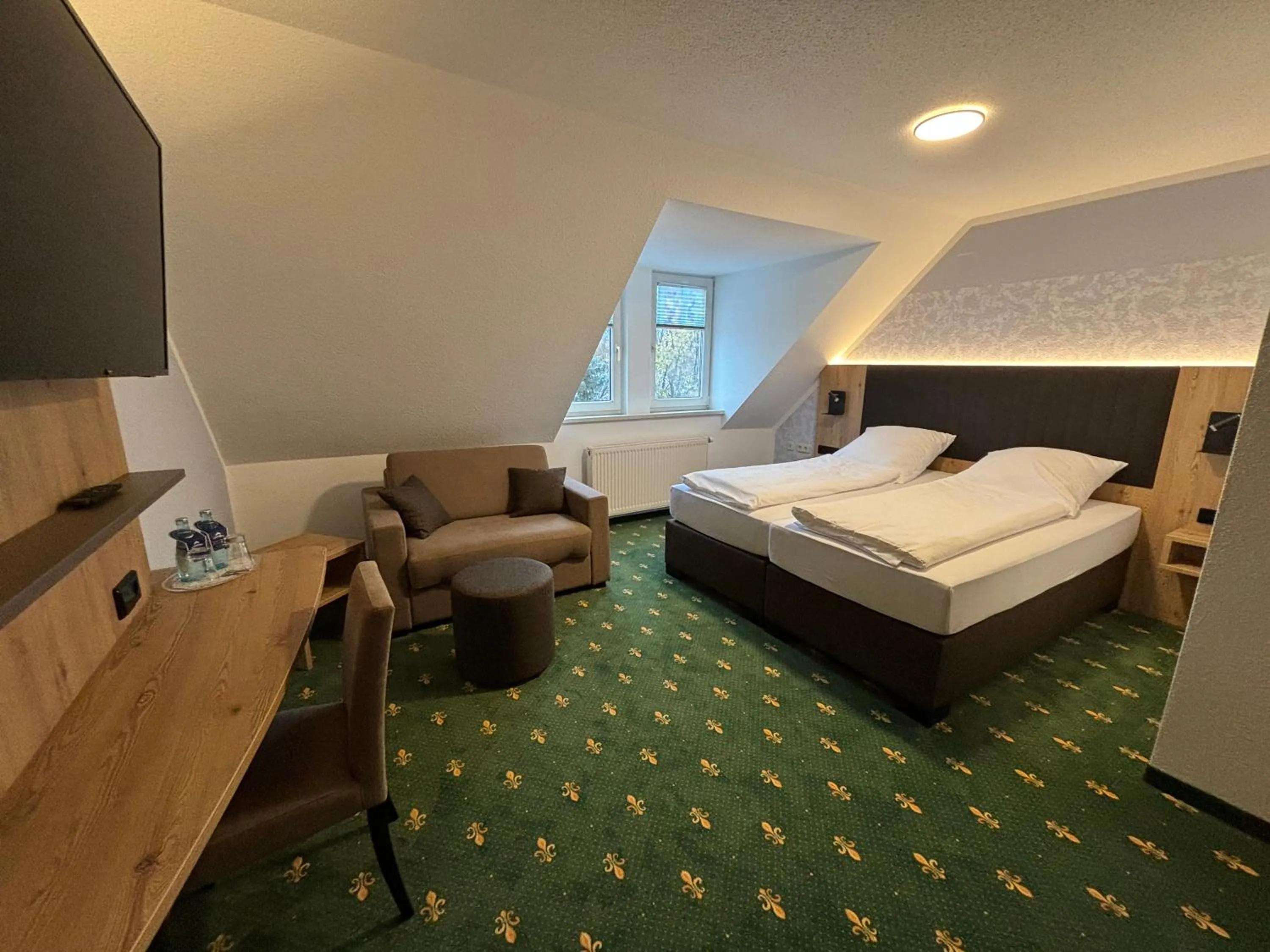 Photo of the whole room, Bed in Hotel Gasthof zur Heinzebank