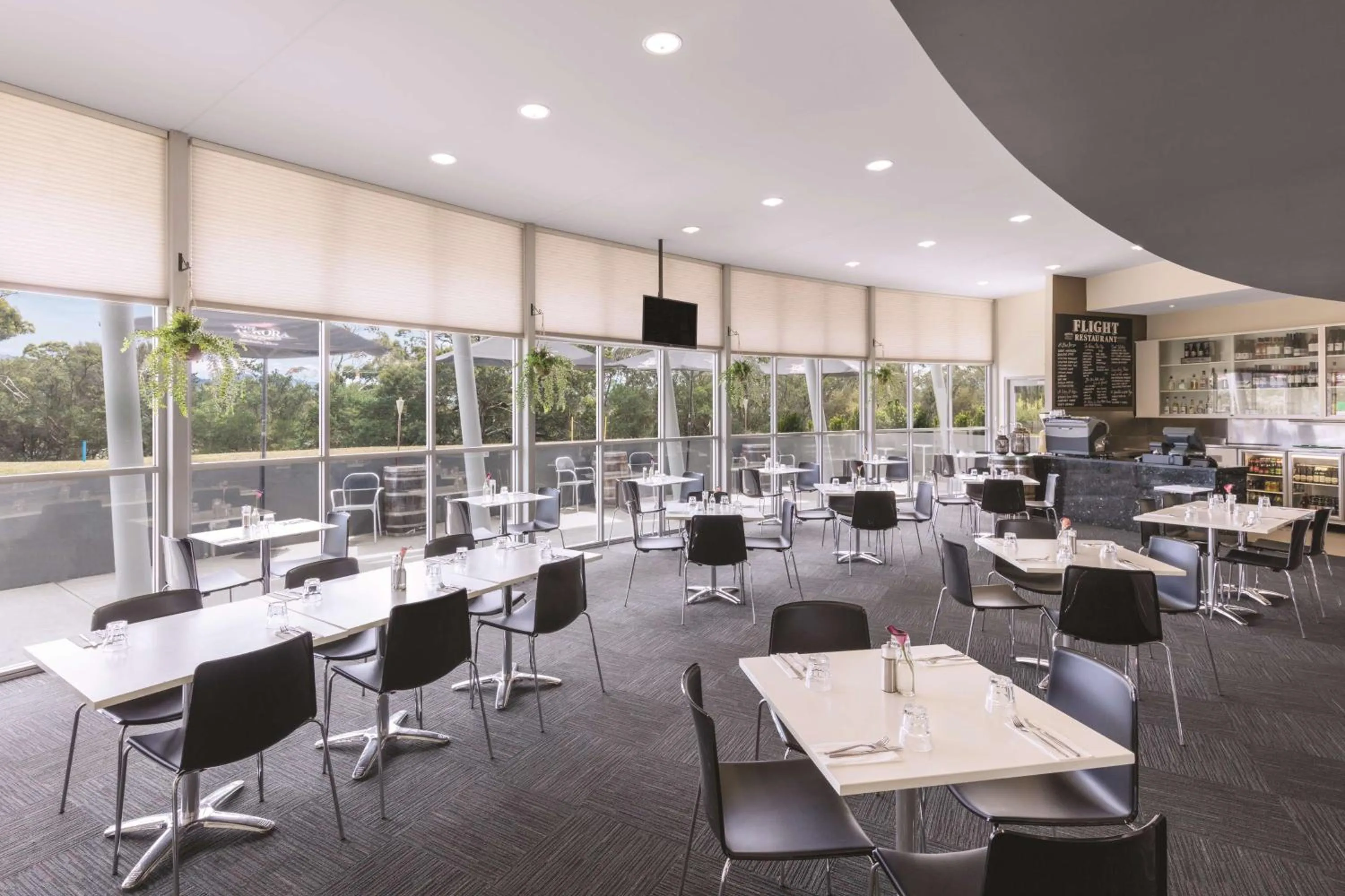 Restaurant/places to eat in Mantra Hobart Airport