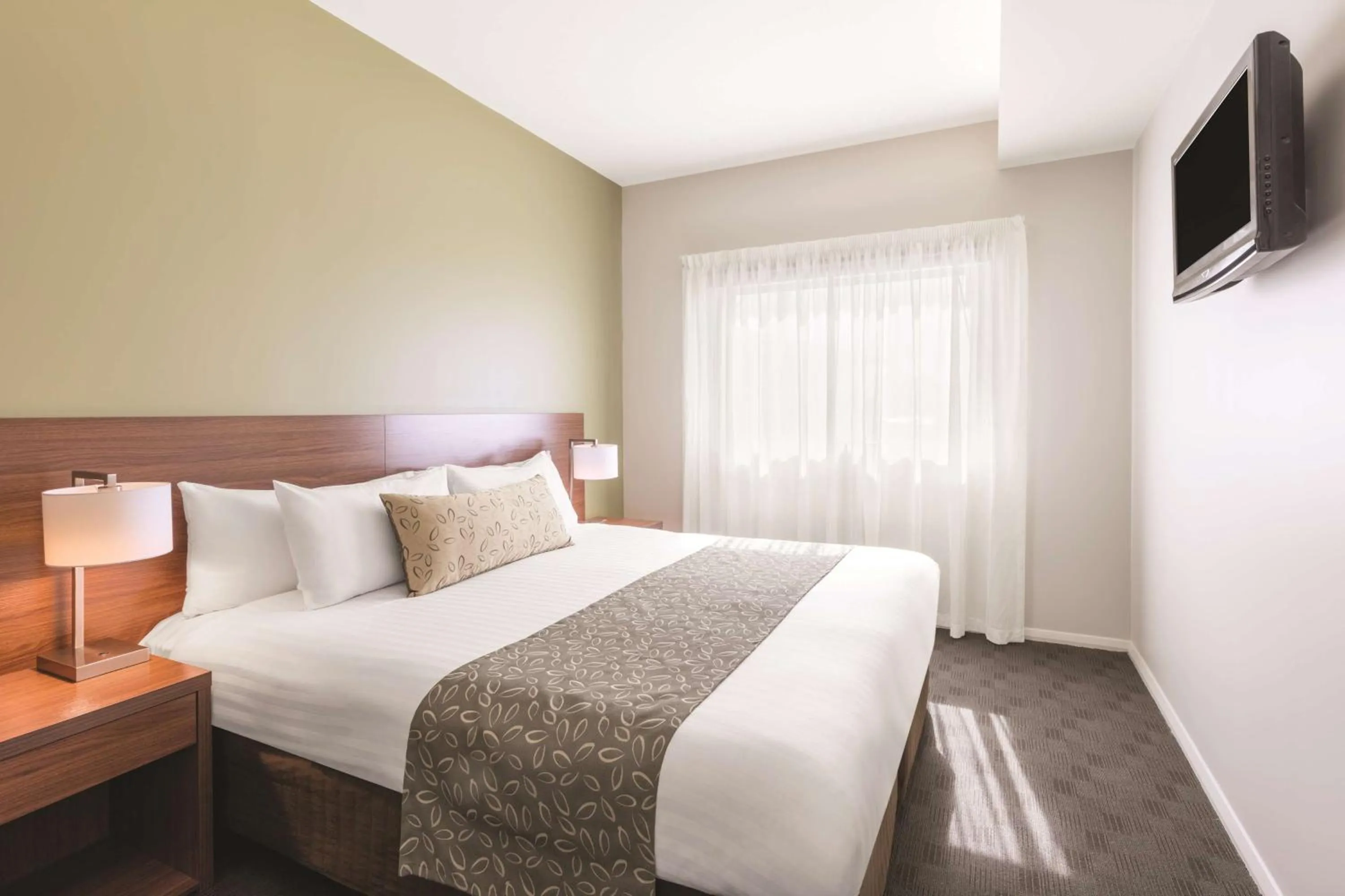 Bedroom, Bed in Mantra Hobart Airport