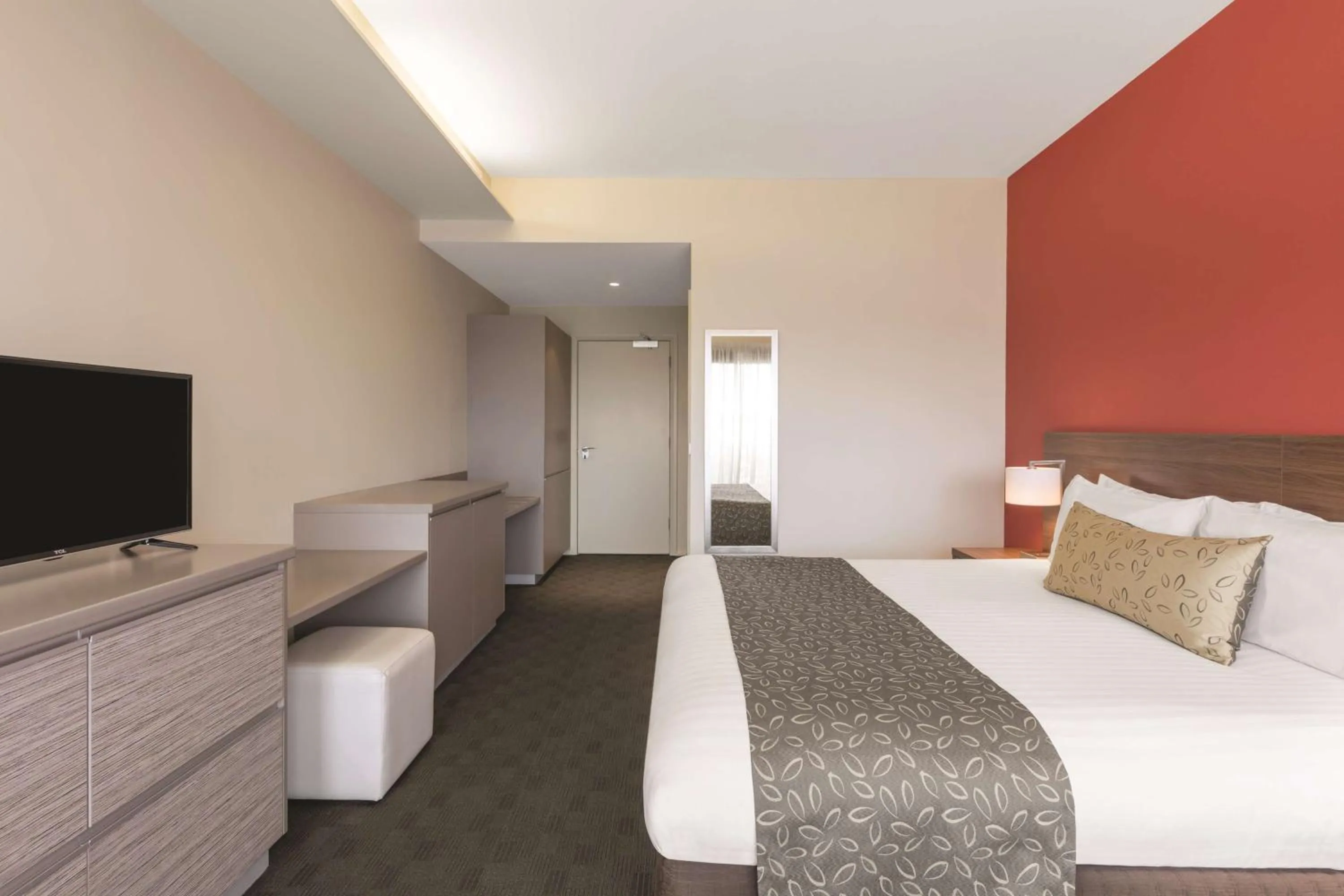 Bedroom, Bed in Mantra Hobart Airport