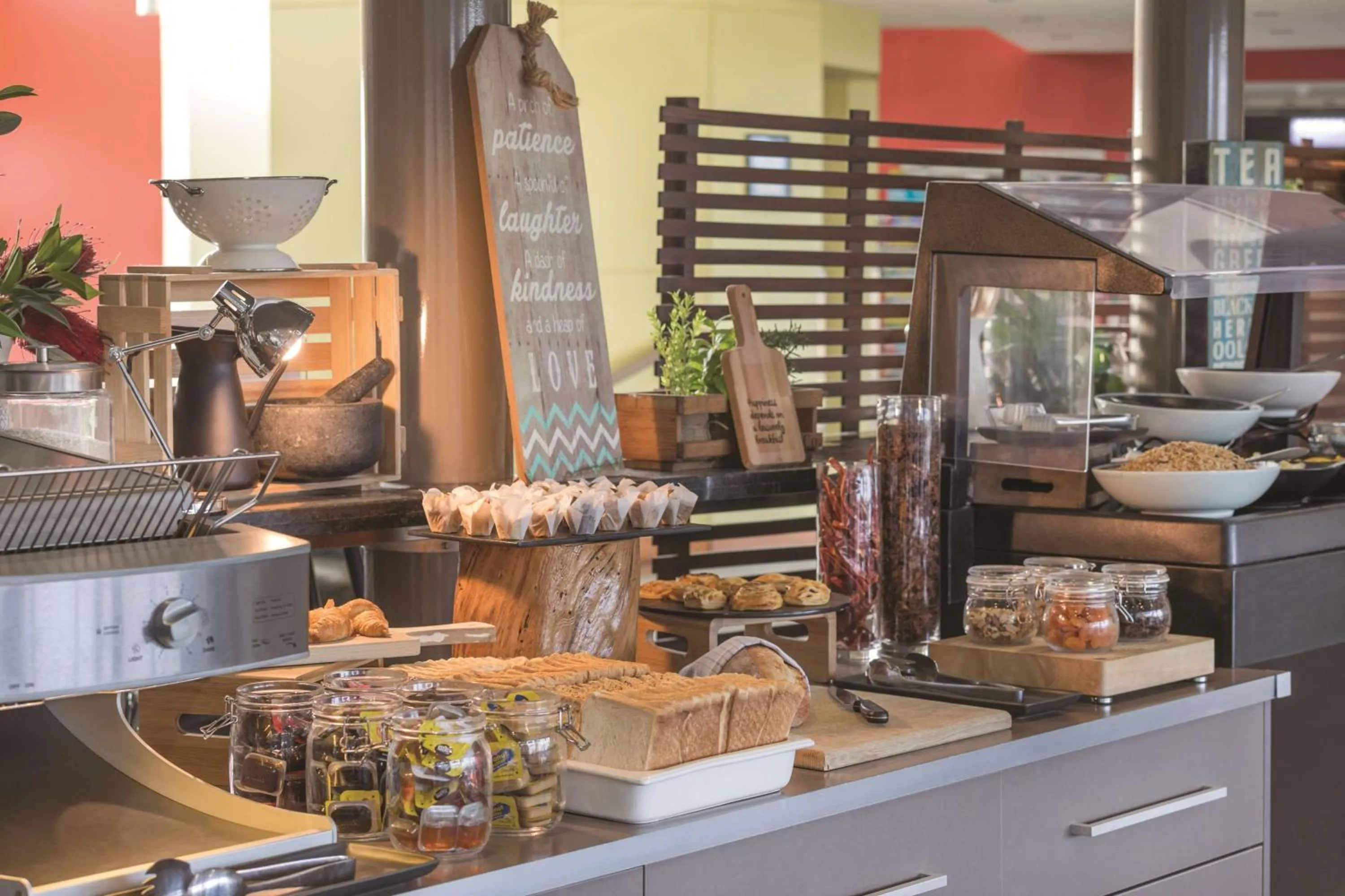 Restaurant/places to eat in Mantra Hobart Airport