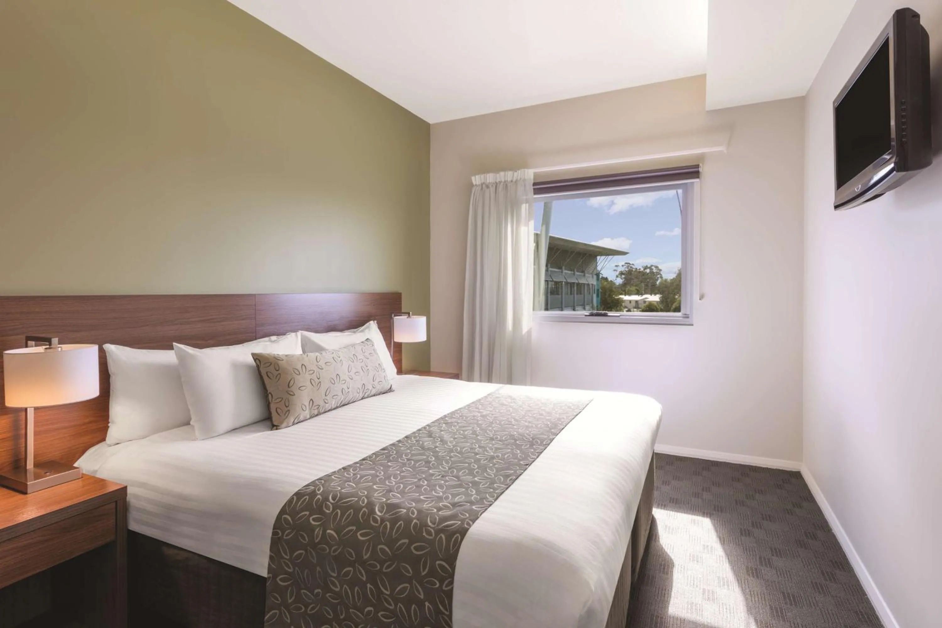 Bedroom, Bed in Mantra Hobart Airport