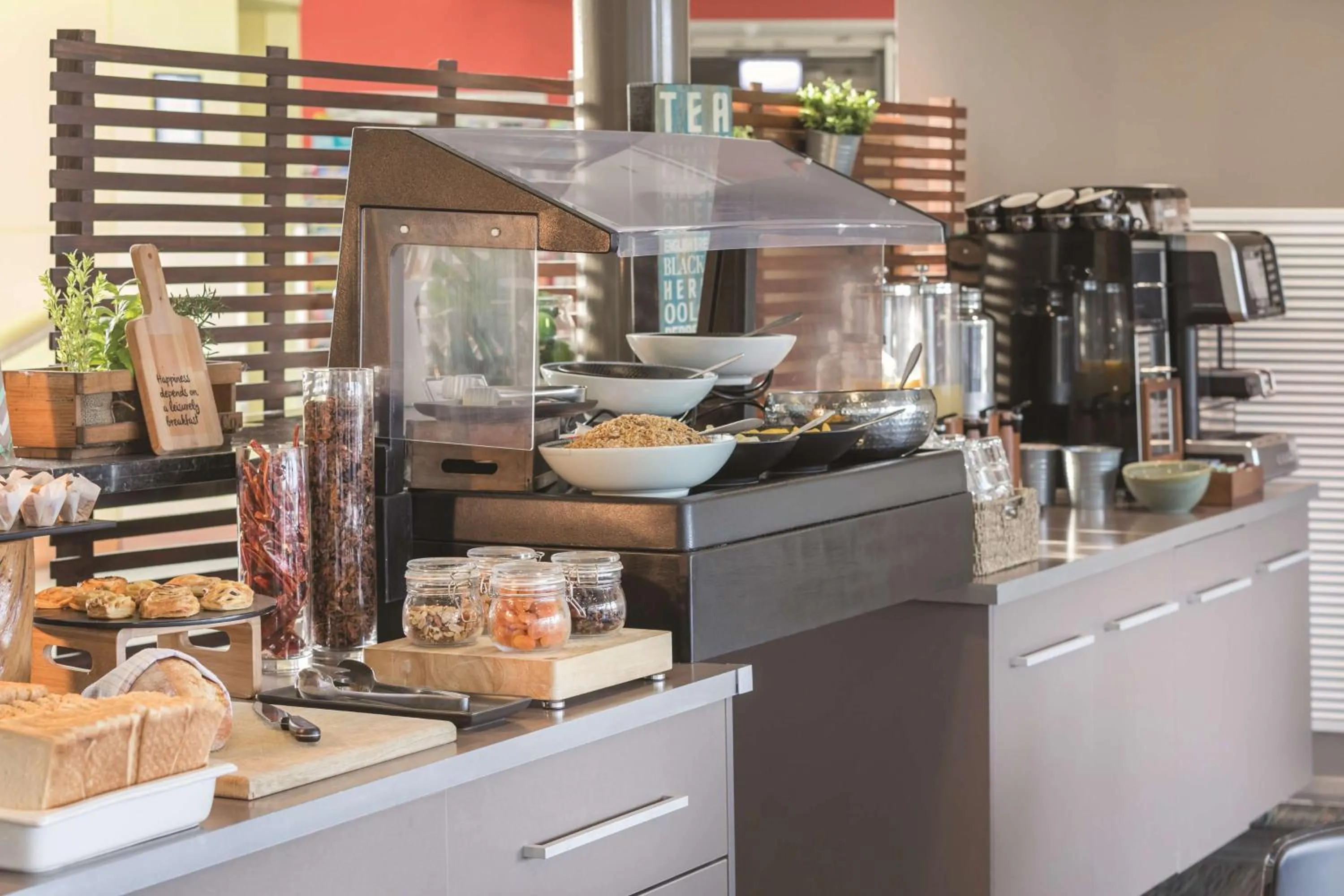 Restaurant/places to eat in Mantra Hobart Airport