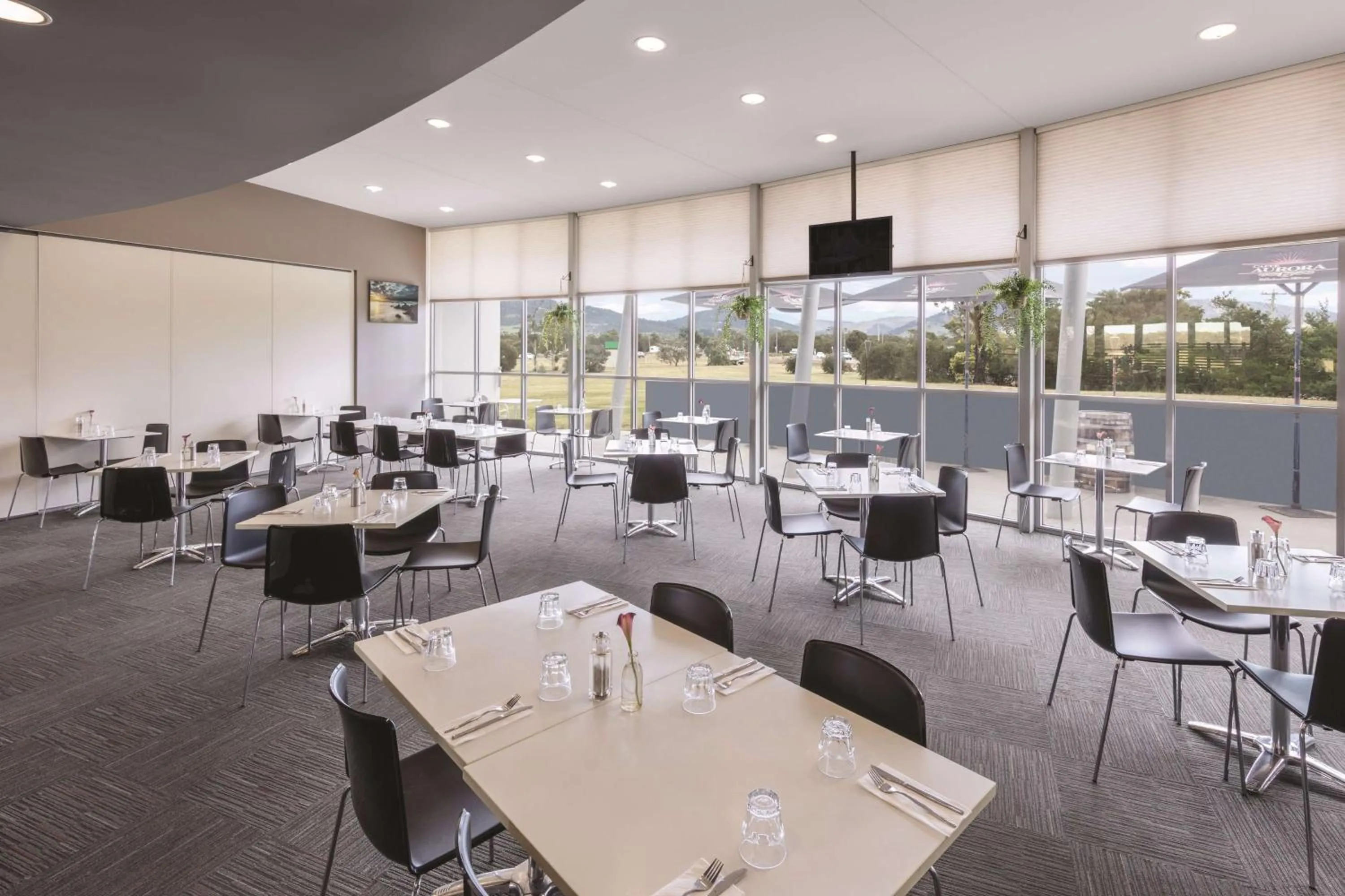 Restaurant/places to eat in Mantra Hobart Airport