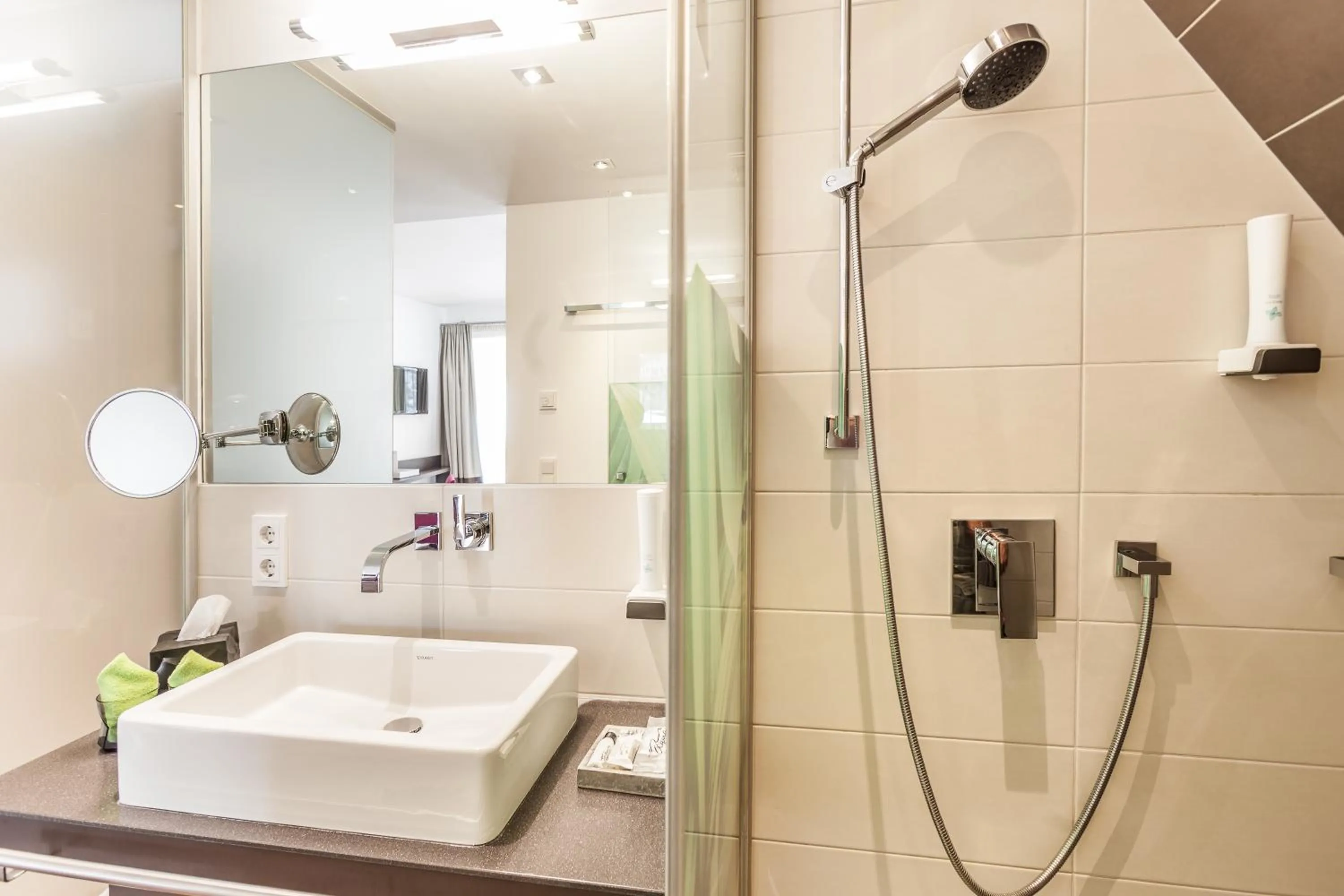 Shower in LEDERER Boutique Hotel