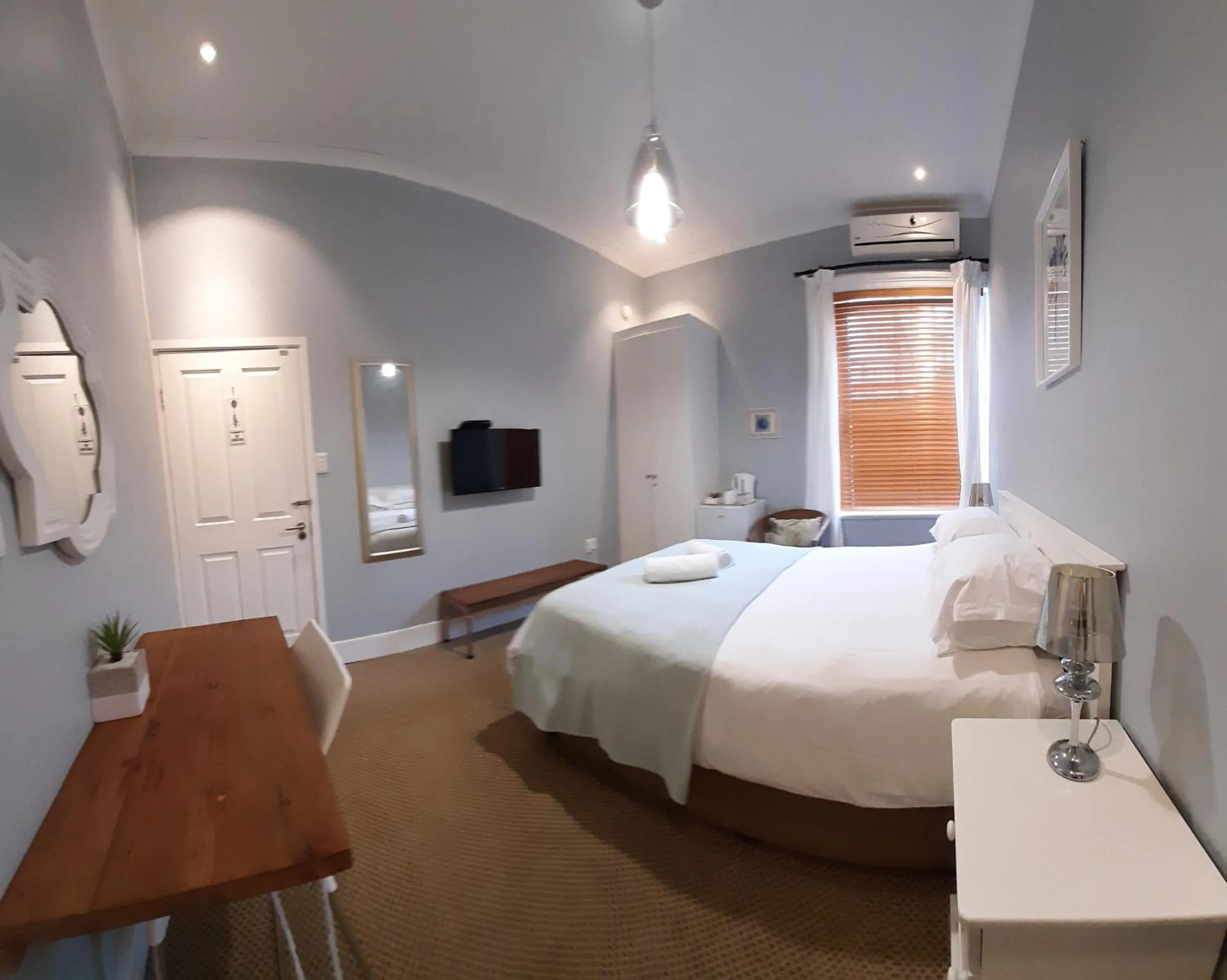 Photo of the whole room, Bed in The Greenhouse Guesthouse