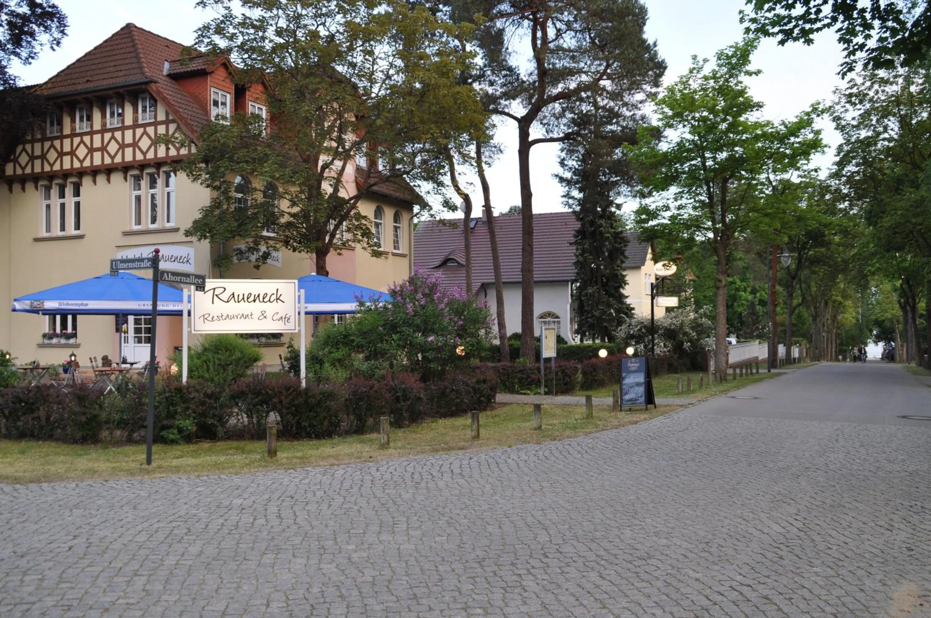 Facade/entrance in Hotel & Restaurant Raueneck