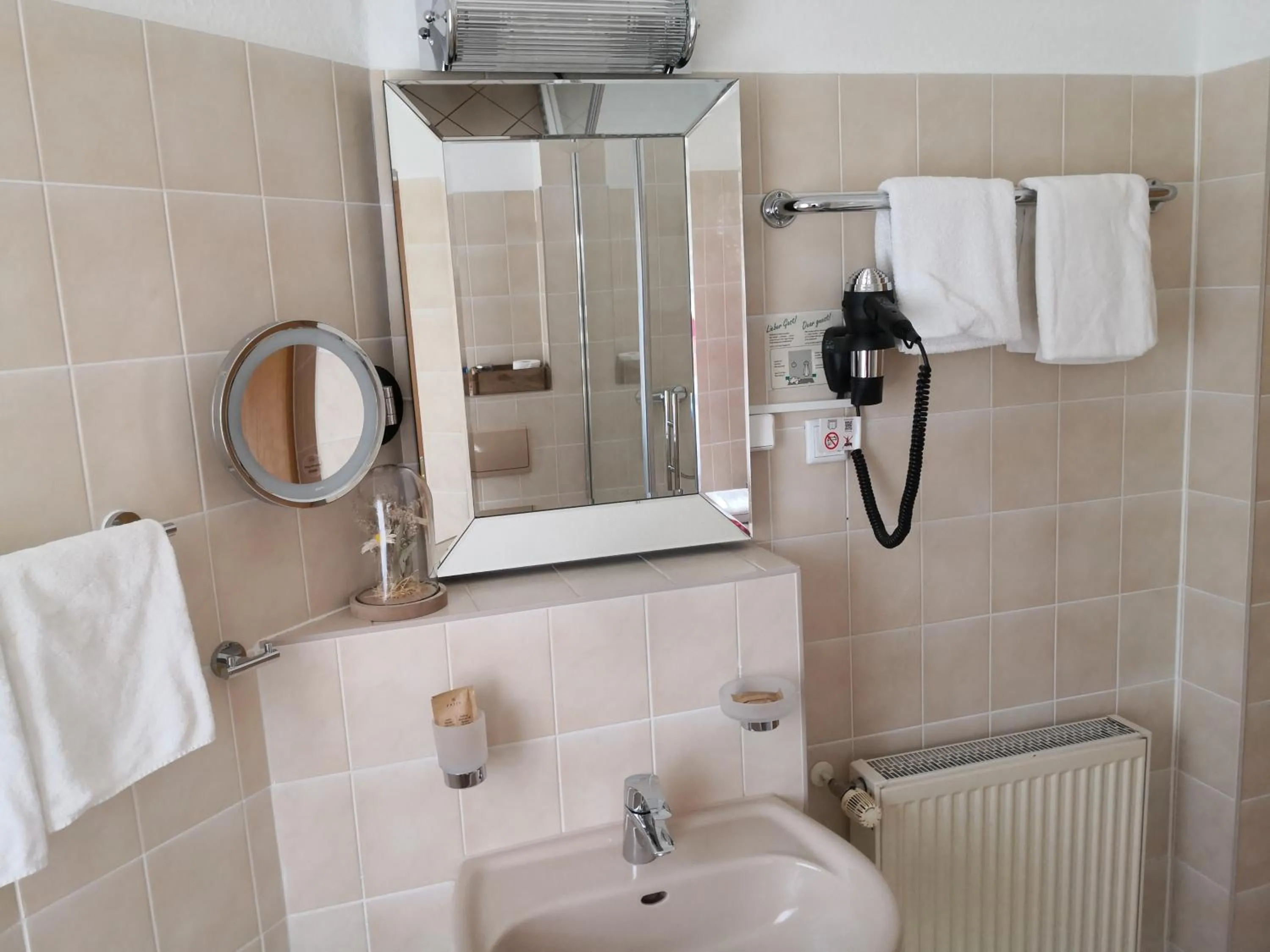 Bathroom in Hotel & Restaurant Raueneck