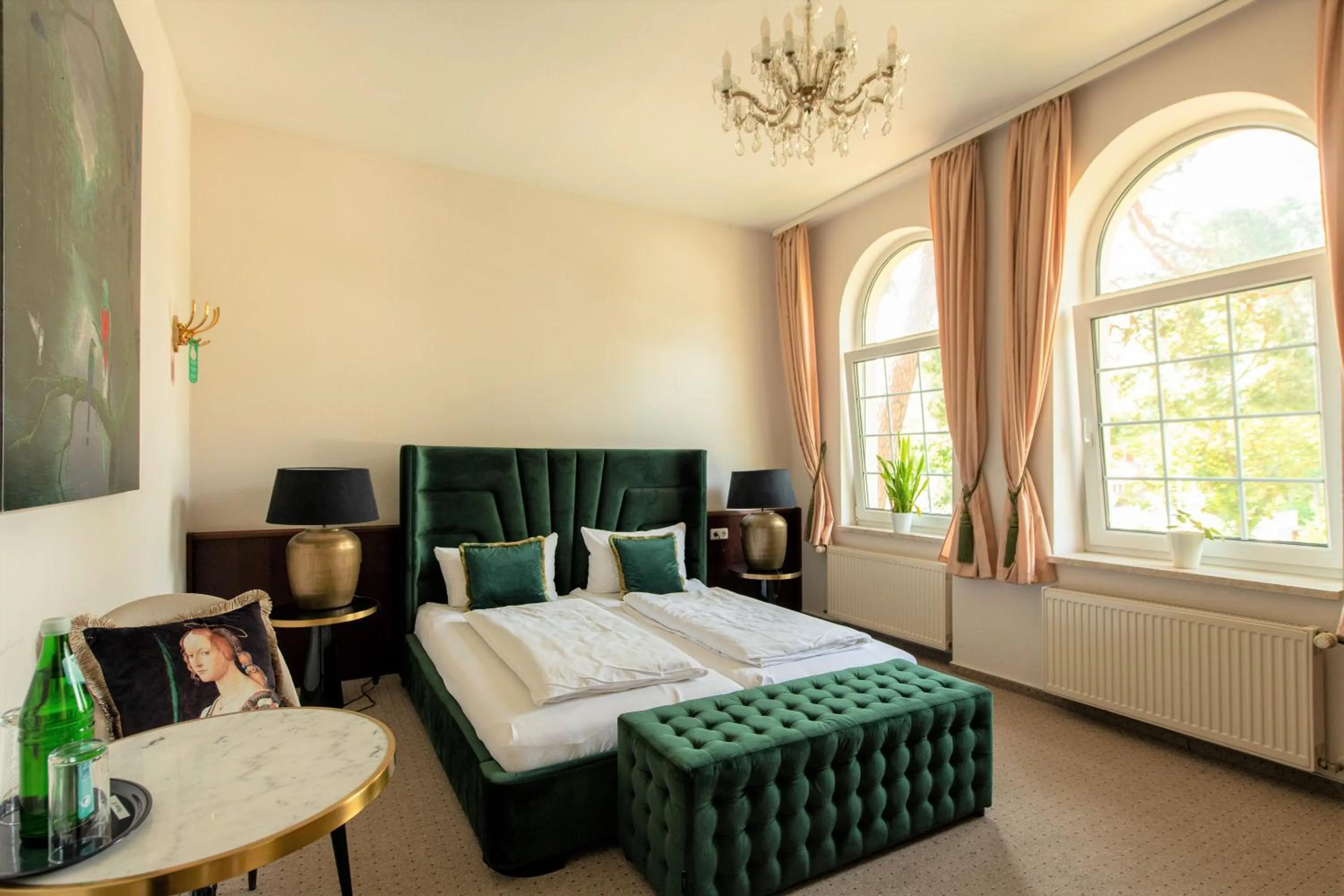 Property building, Bed in Hotel & Restaurant Raueneck