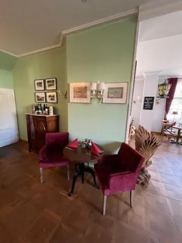 Restaurant/places to eat in Hotel & Restaurant Raueneck