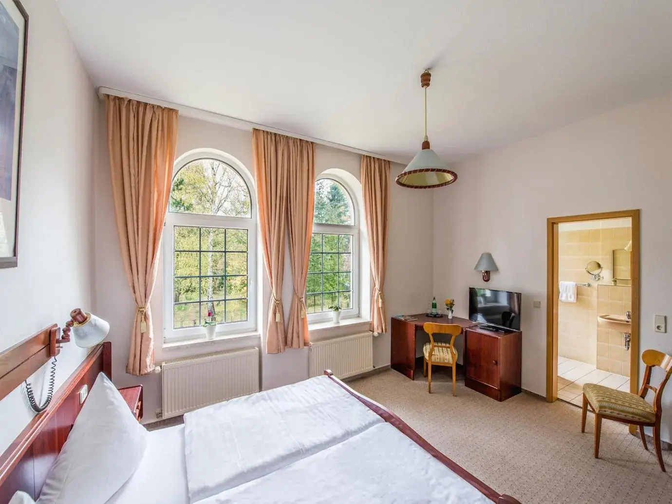 Standard Double Room - single occupancy in Hotel & Restaurant Raueneck Standard Double Room - single occupancy in Hotel & Restaurant Raueneck