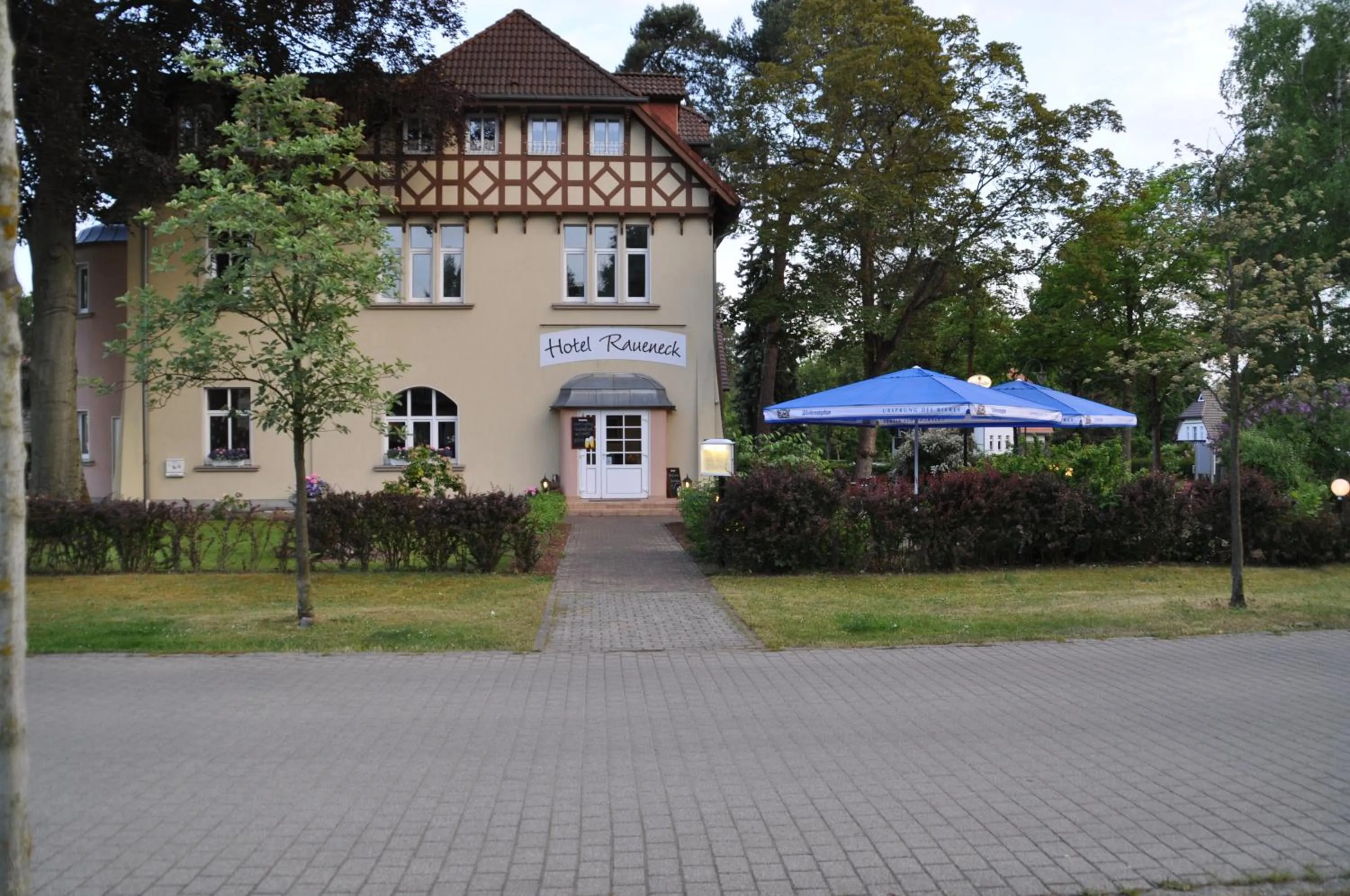 Facade/entrance in Hotel & Restaurant Raueneck