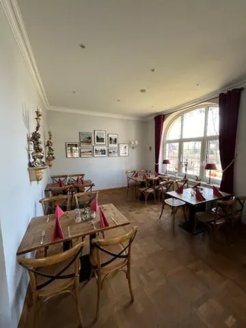 Dining area in Hotel & Restaurant Raueneck