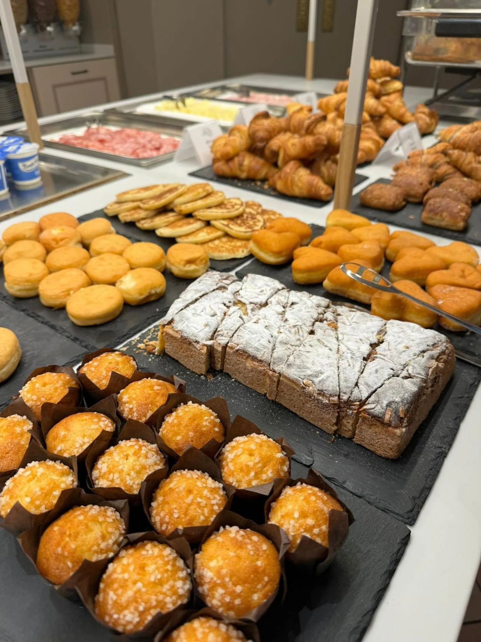 Breakfast in Hotel Romantic