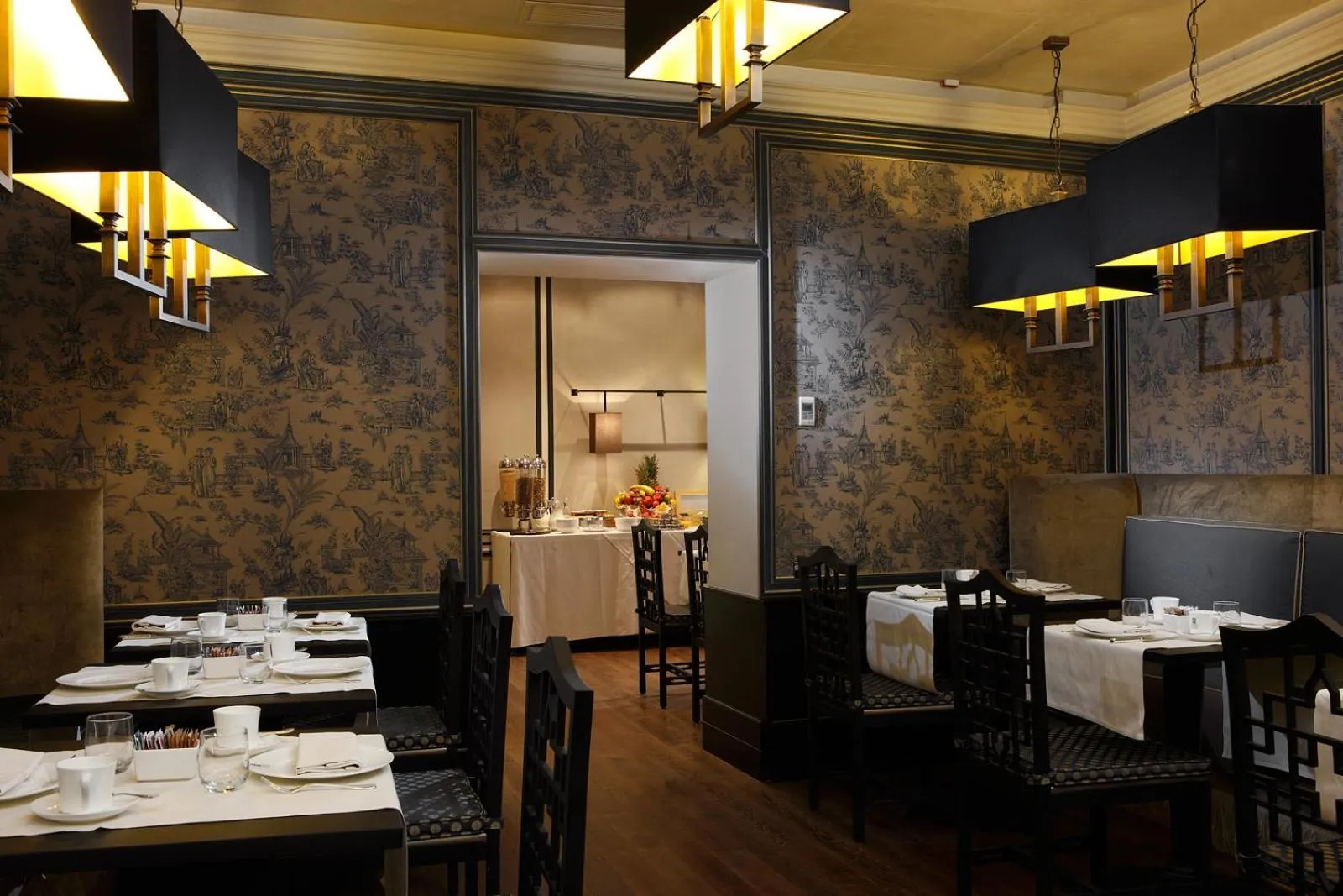 Restaurant/places to eat in Aqua Palace