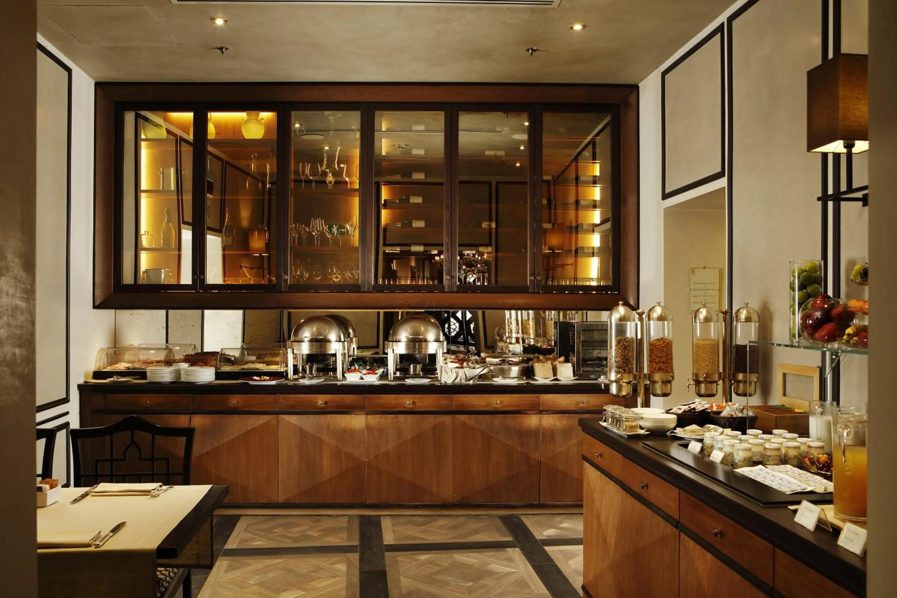 Breakfast in Aqua Palace