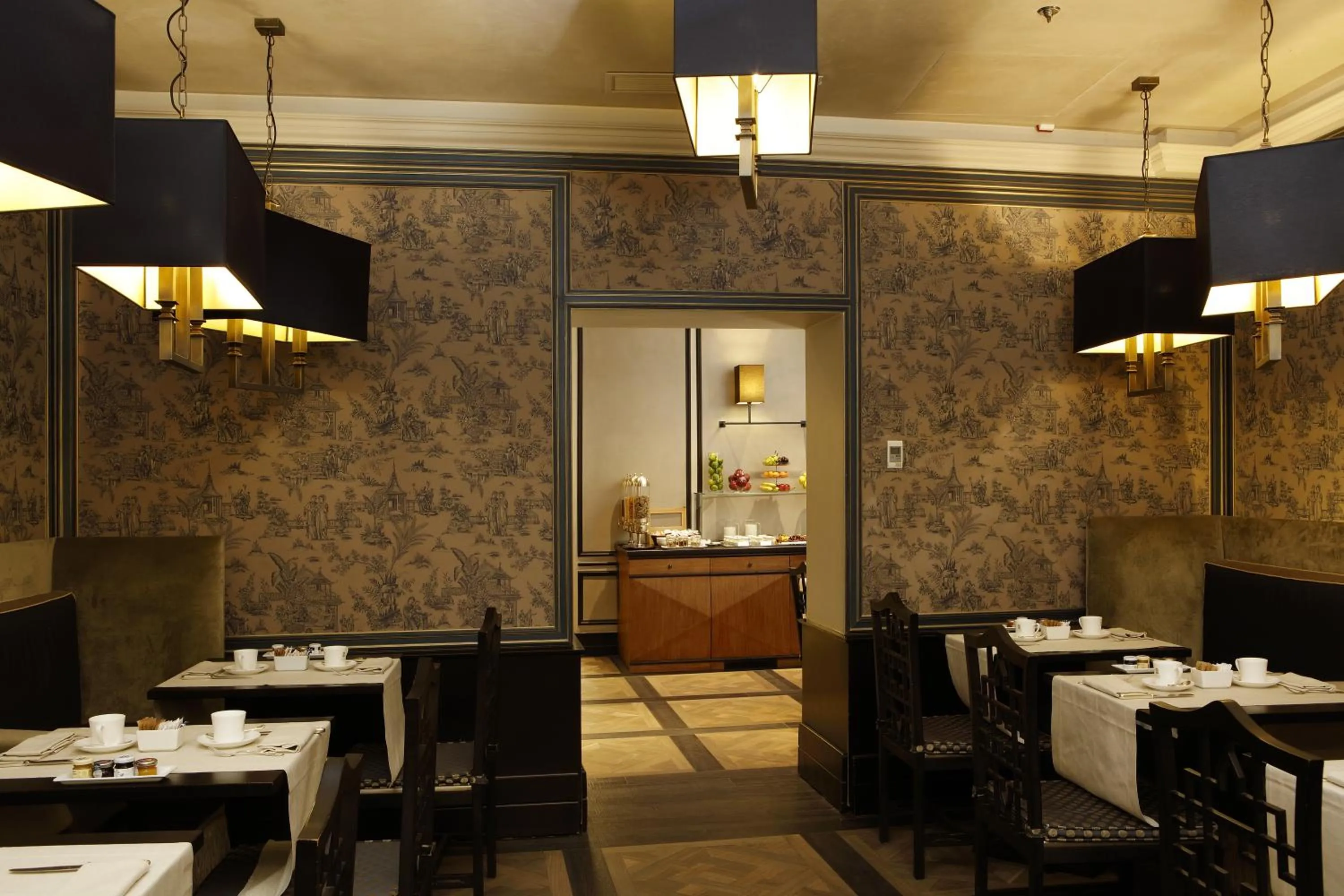 Breakfast in Aqua Palace