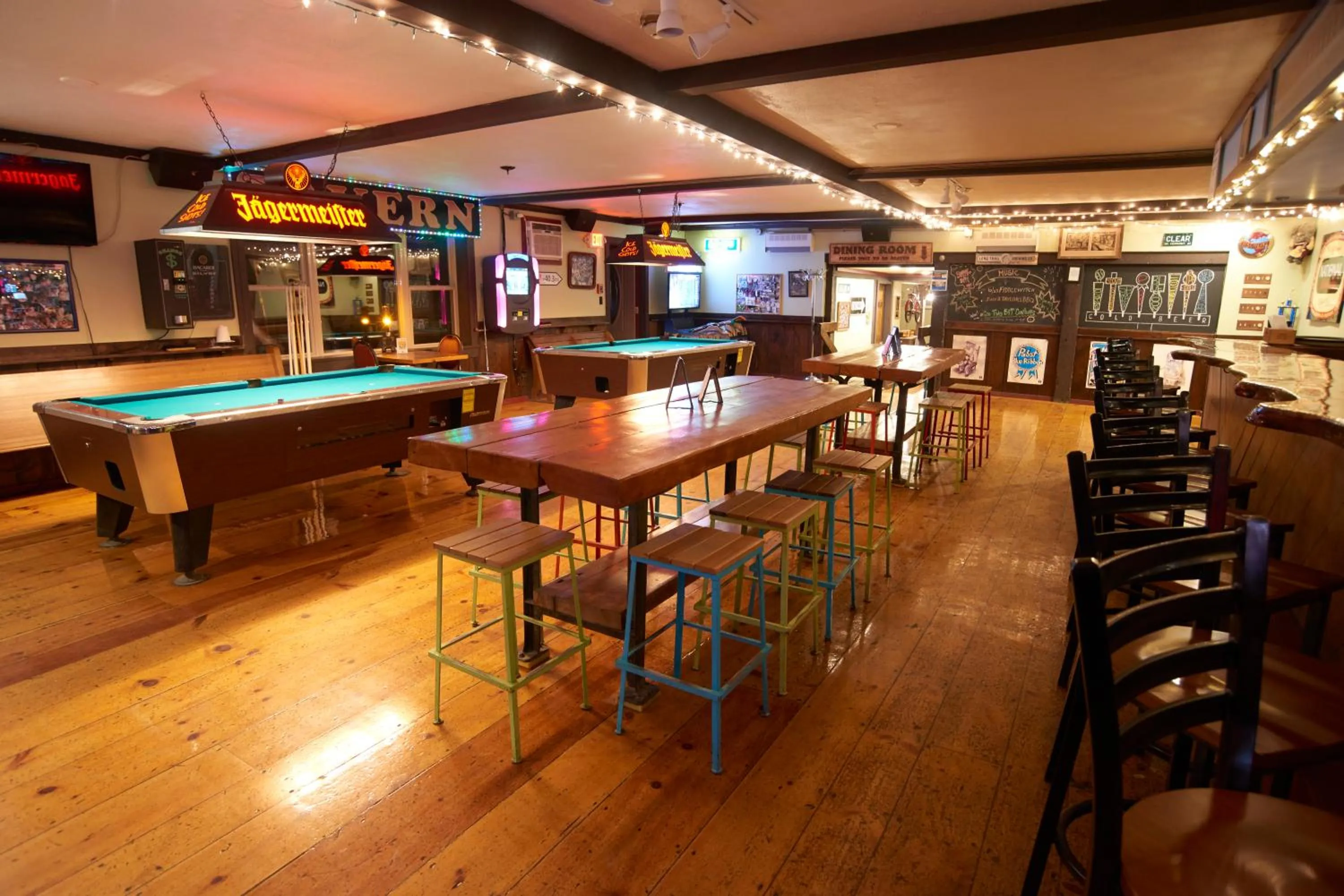 Restaurant/places to eat in Clear River Inn and Tavern