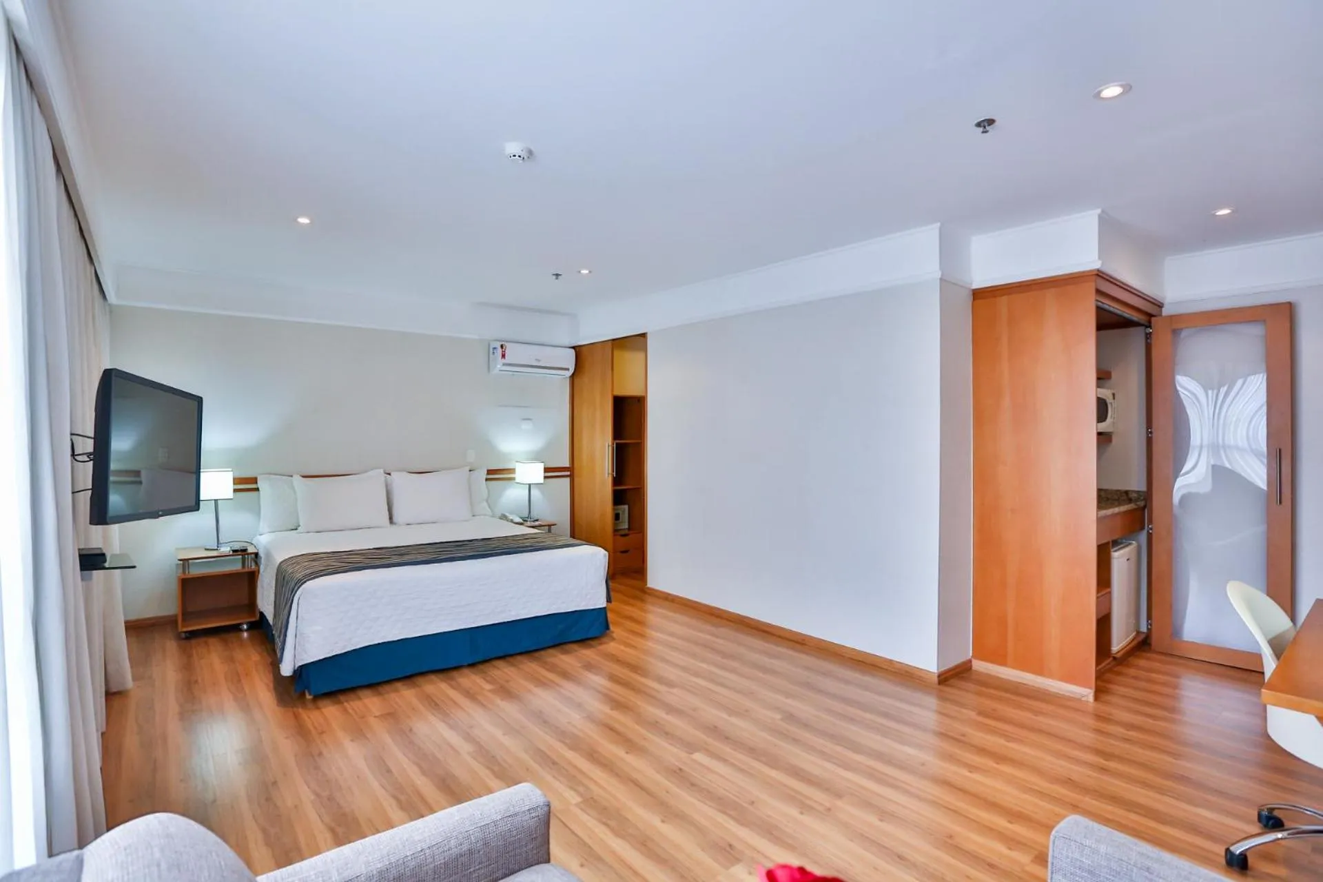 Photo of the whole room, Bed in eSuites Sorocaba by Atlantica
