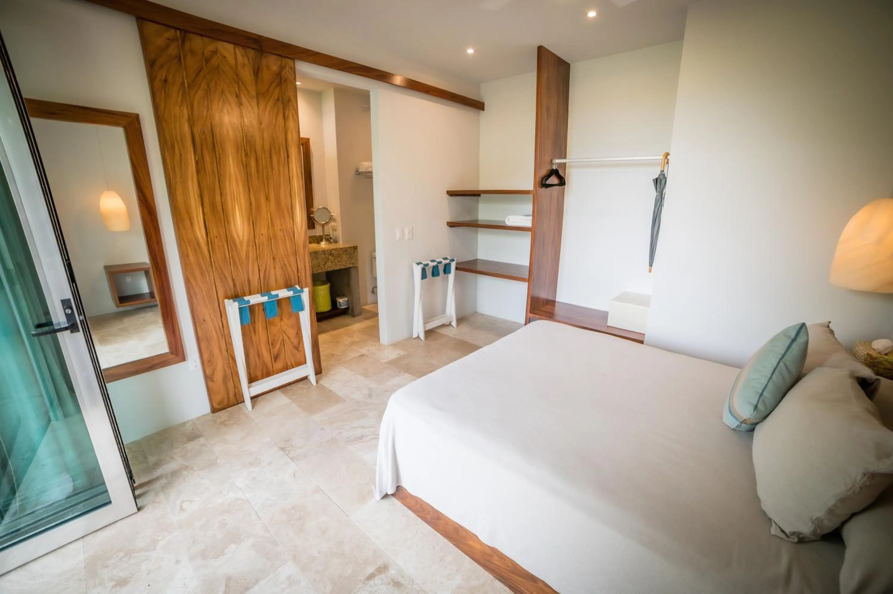 Photo of the whole room, Bed in Anjali Casa Divina