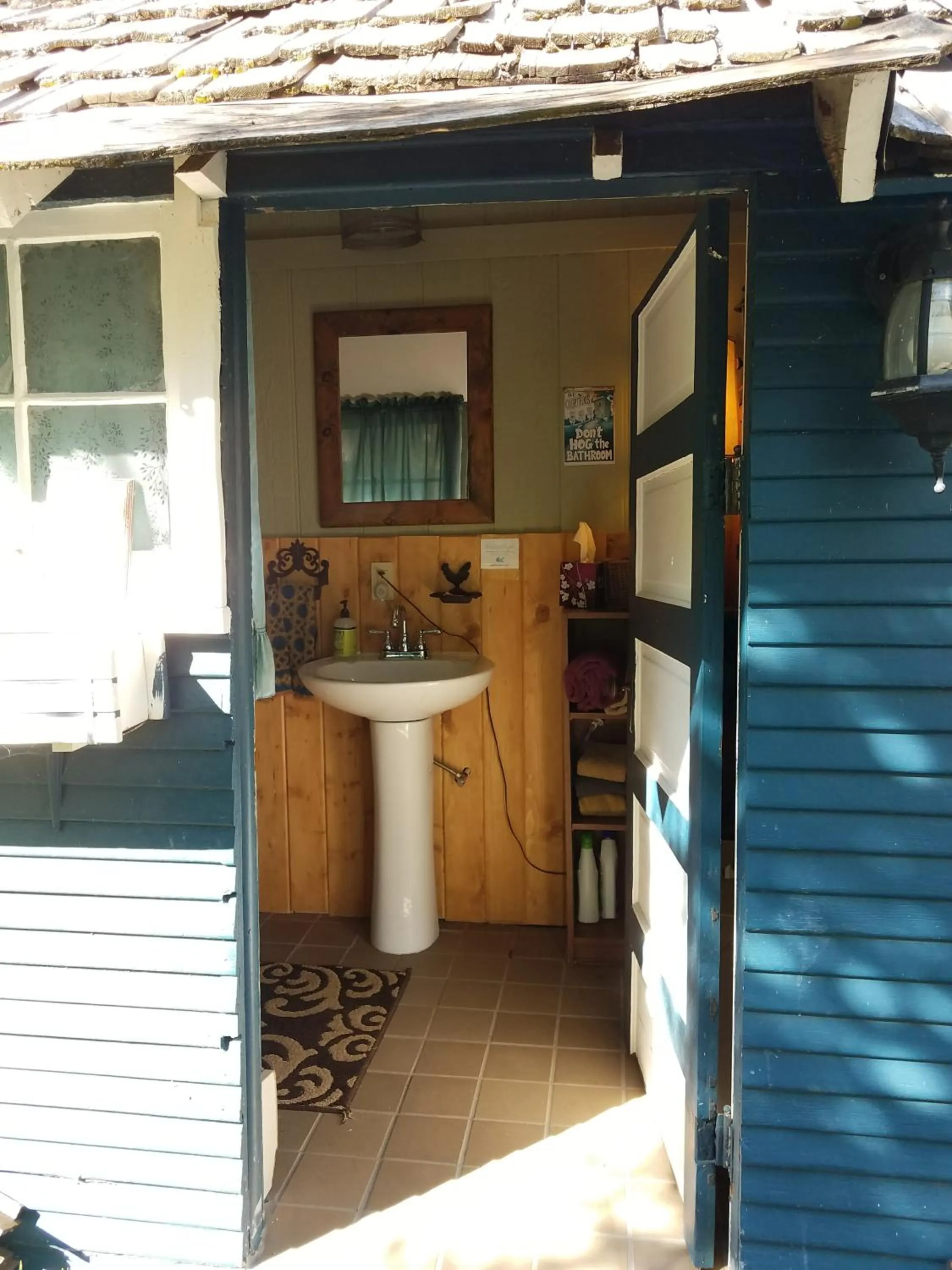 Bathroom in Bristol Cabins