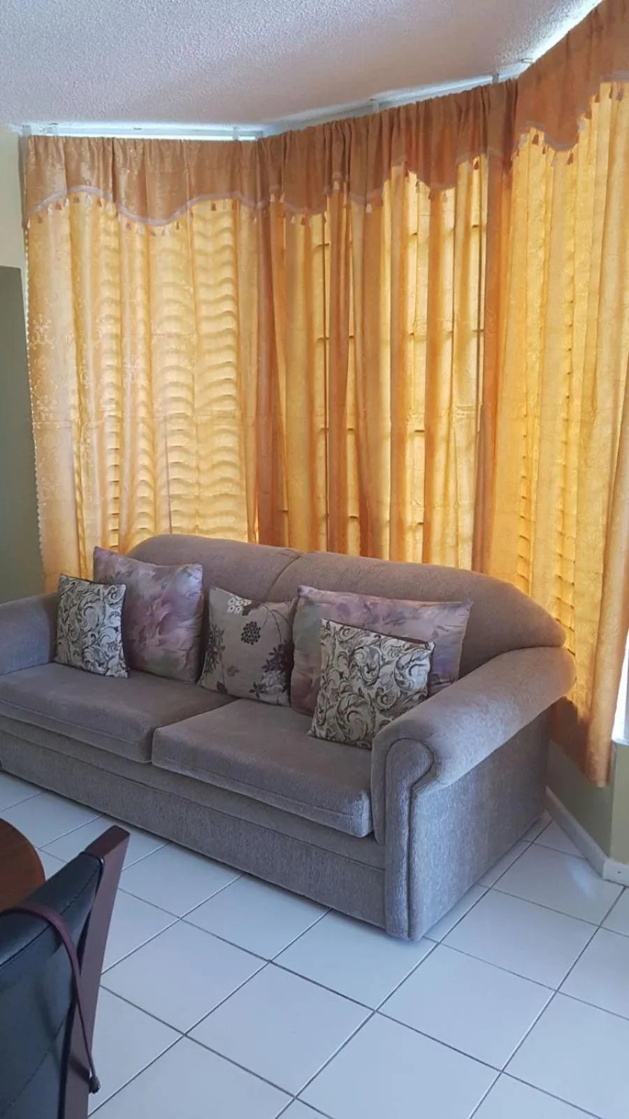 Seating area in Elegant Condo Awesome View