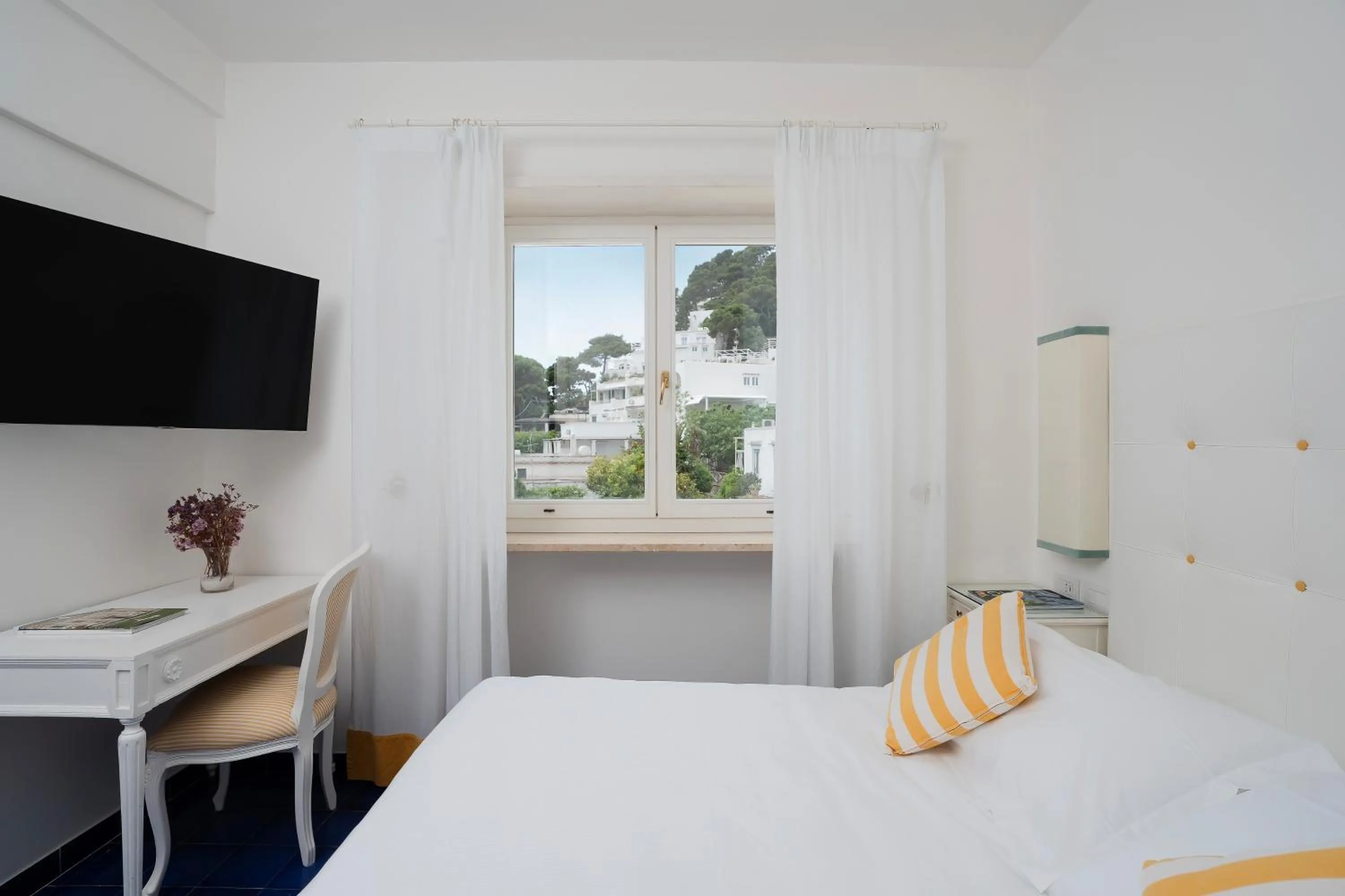 Bedroom, Bed in Sina Flora