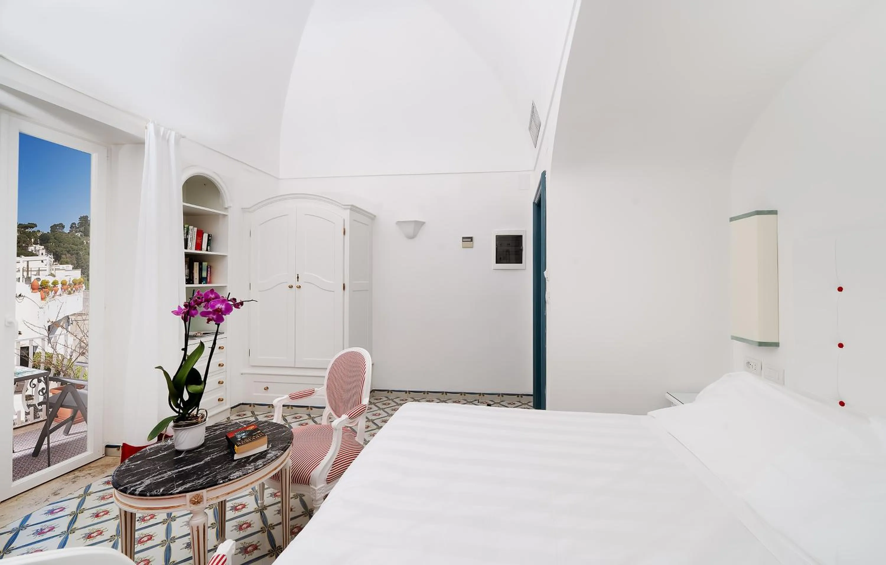 Photo of the whole room, Bed in Sina Flora