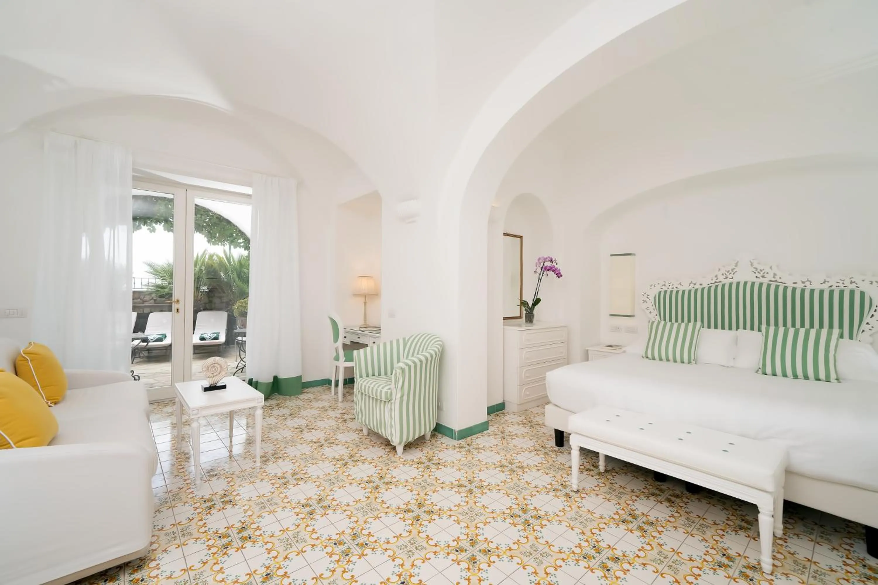 Bedroom, Bed in Sina Flora