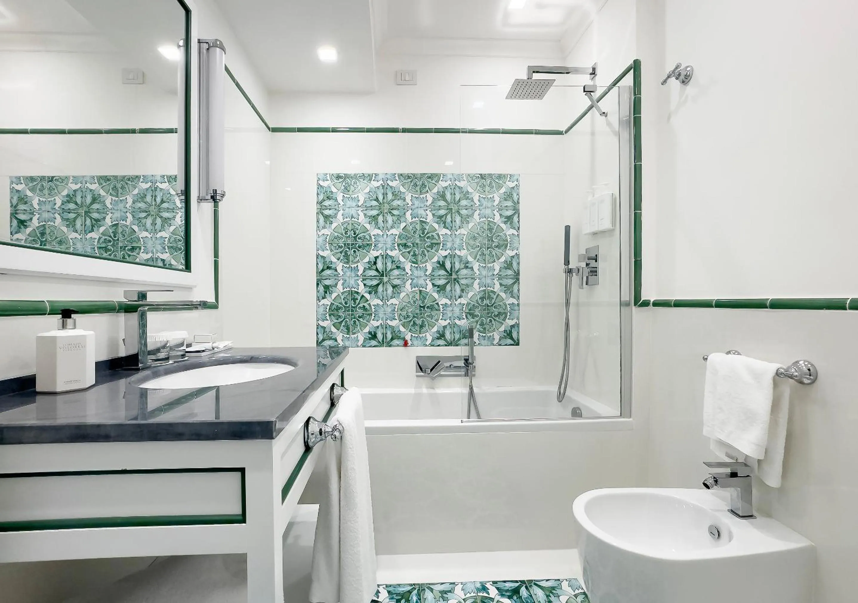 Bathroom in Sina Flora