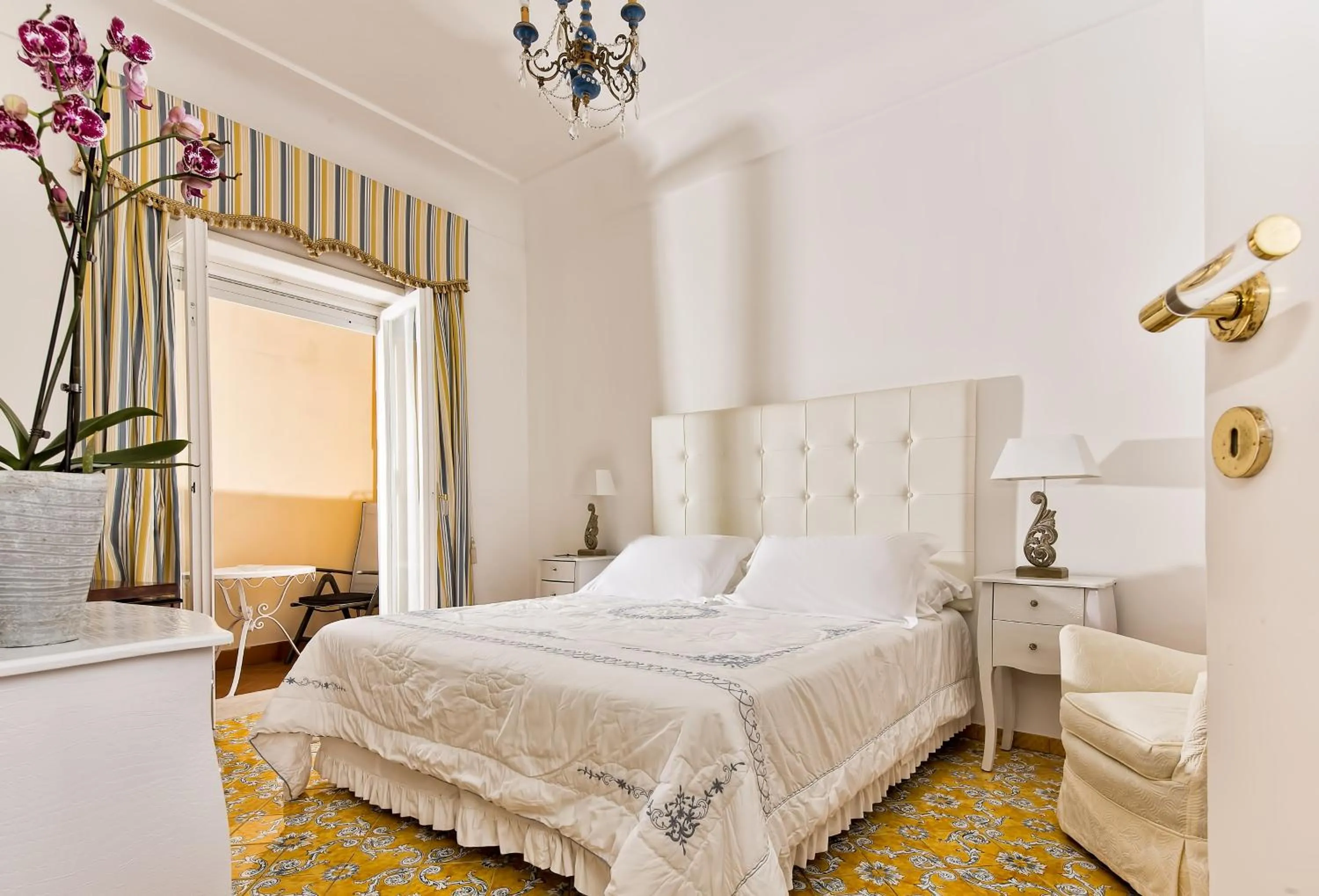 Bedroom, Bed in Sina Flora