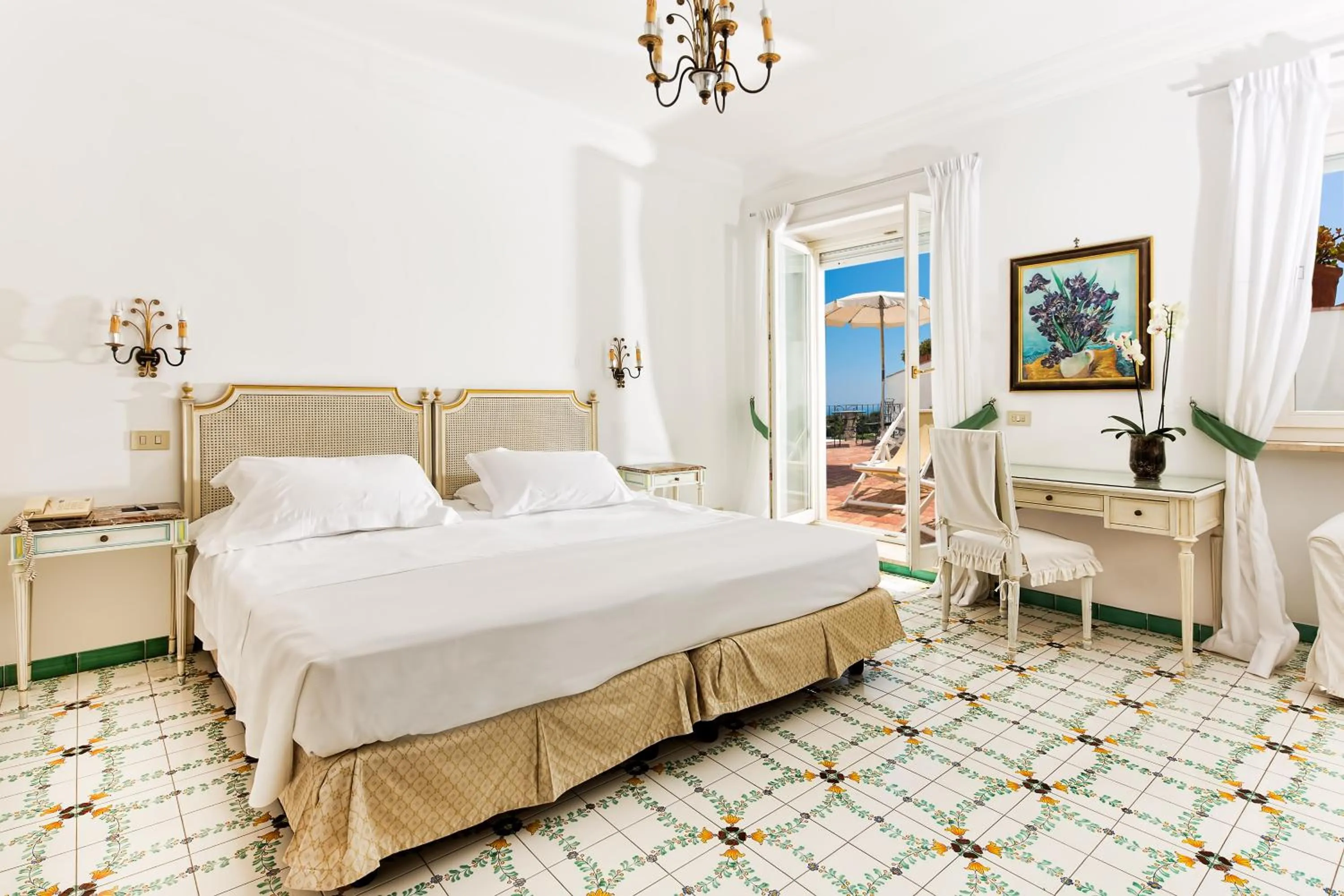 Bedroom, Bed in Sina Flora