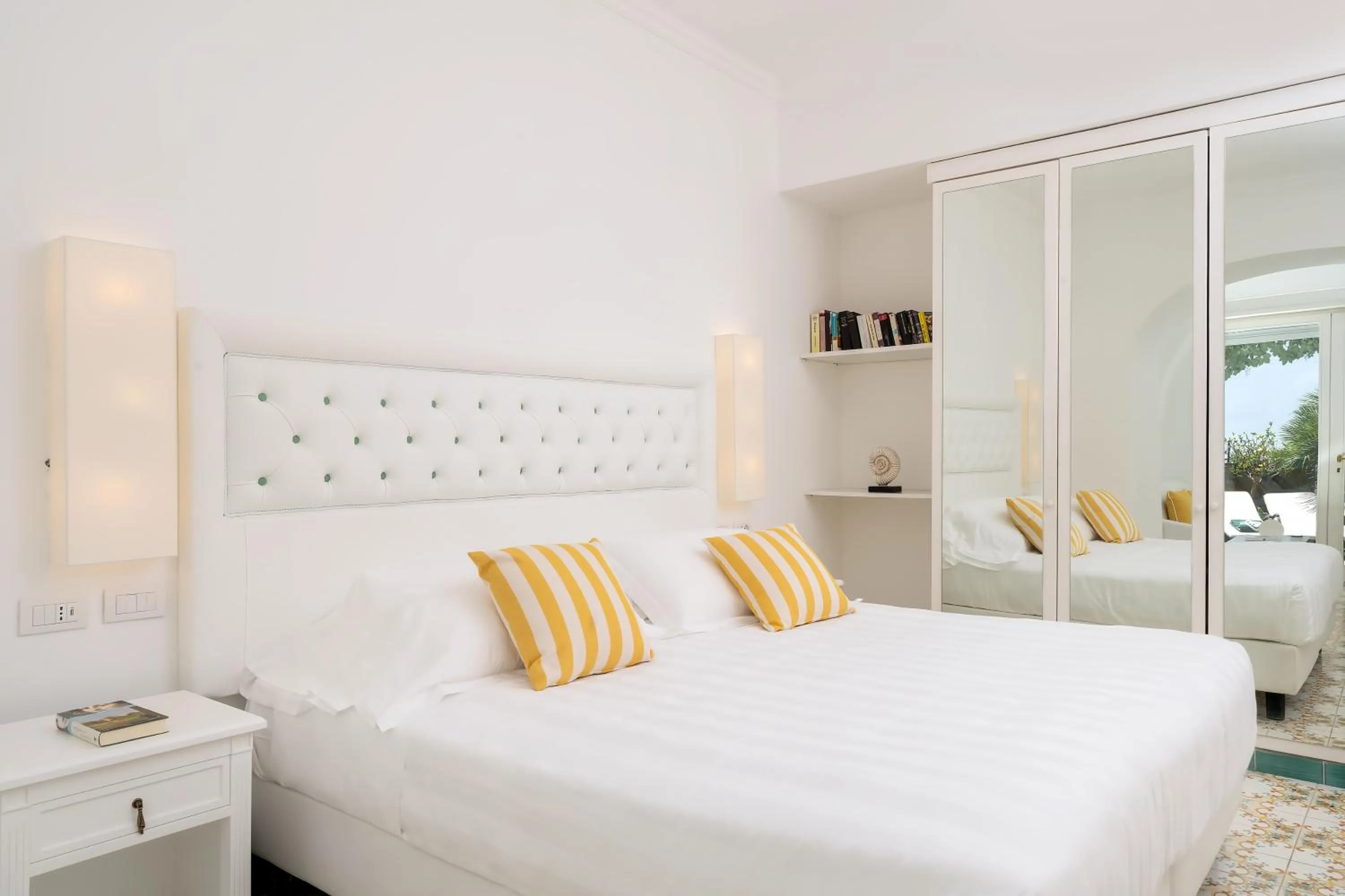 Bedroom, Bed in Sina Flora