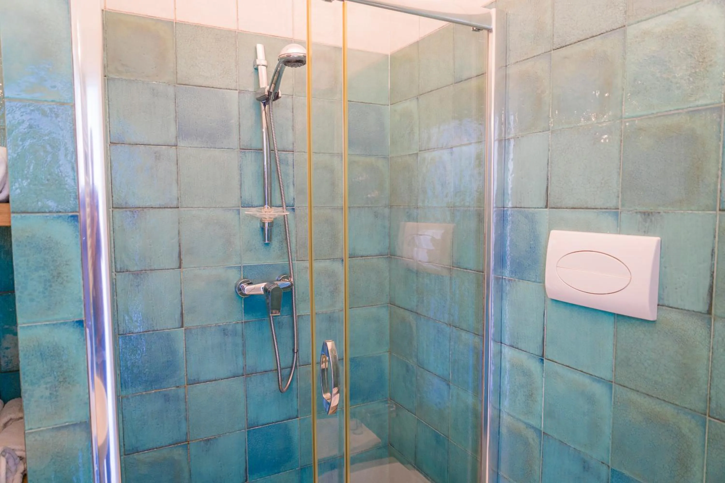Shower in Hotel Orsa Maggiore